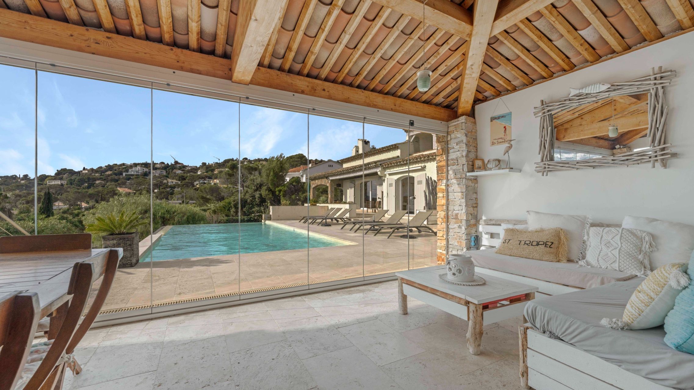 villa 10 Rooms for sale on LES ISSAMBRES (83380)