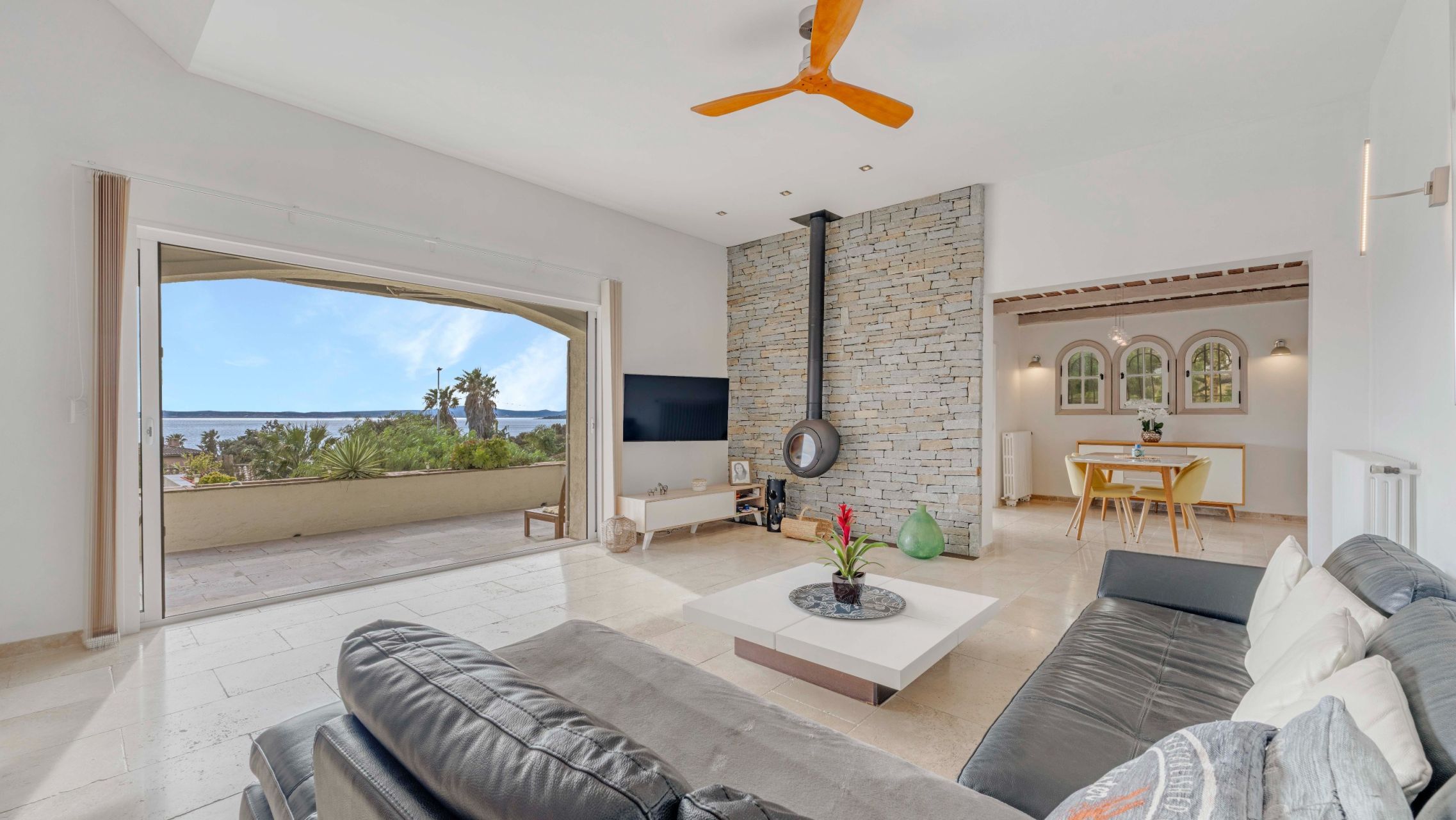 villa 10 Rooms for sale on LES ISSAMBRES (83380)