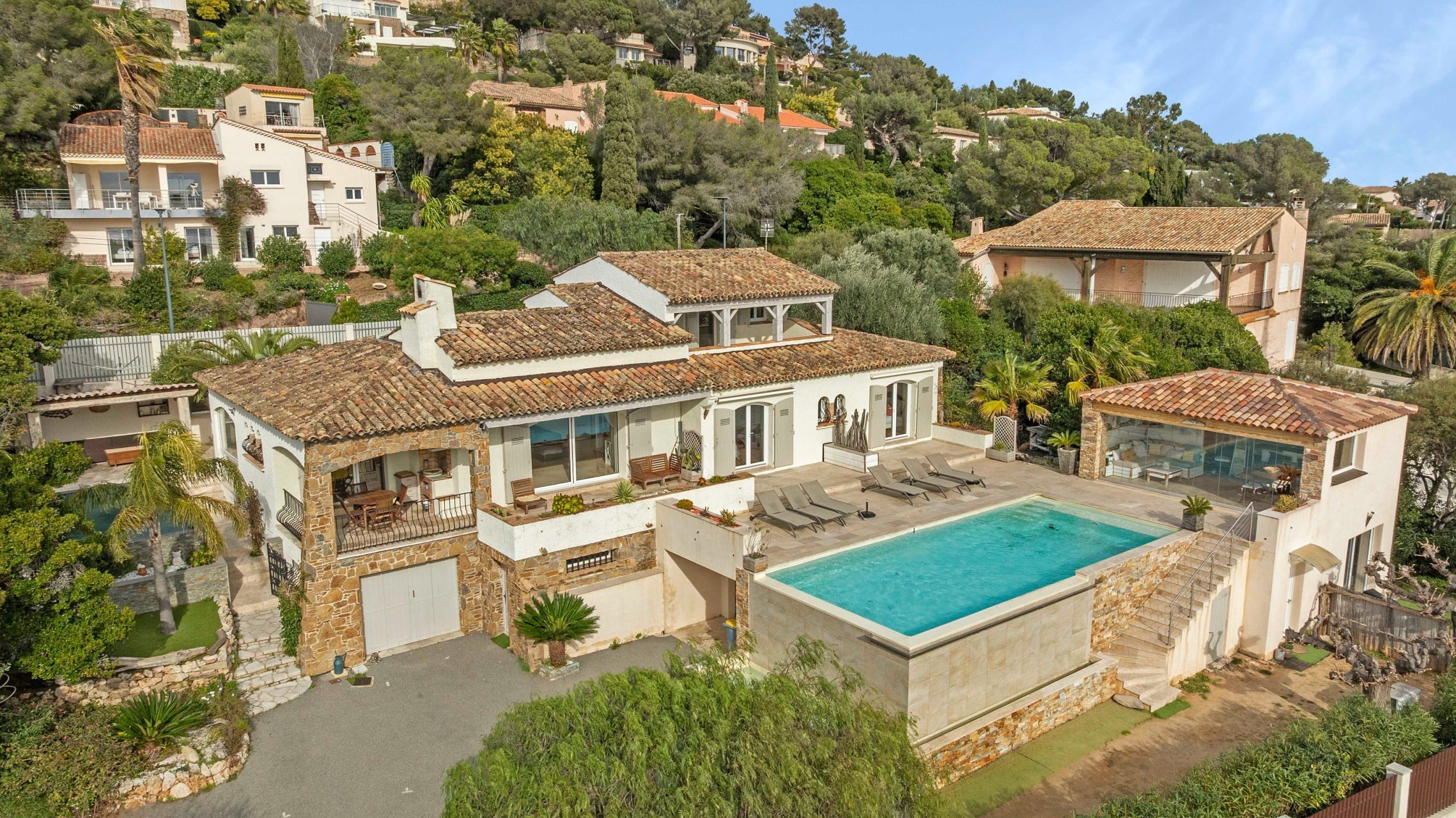 villa 10 Pièces en vente sur LES ISSAMBRES (83380)