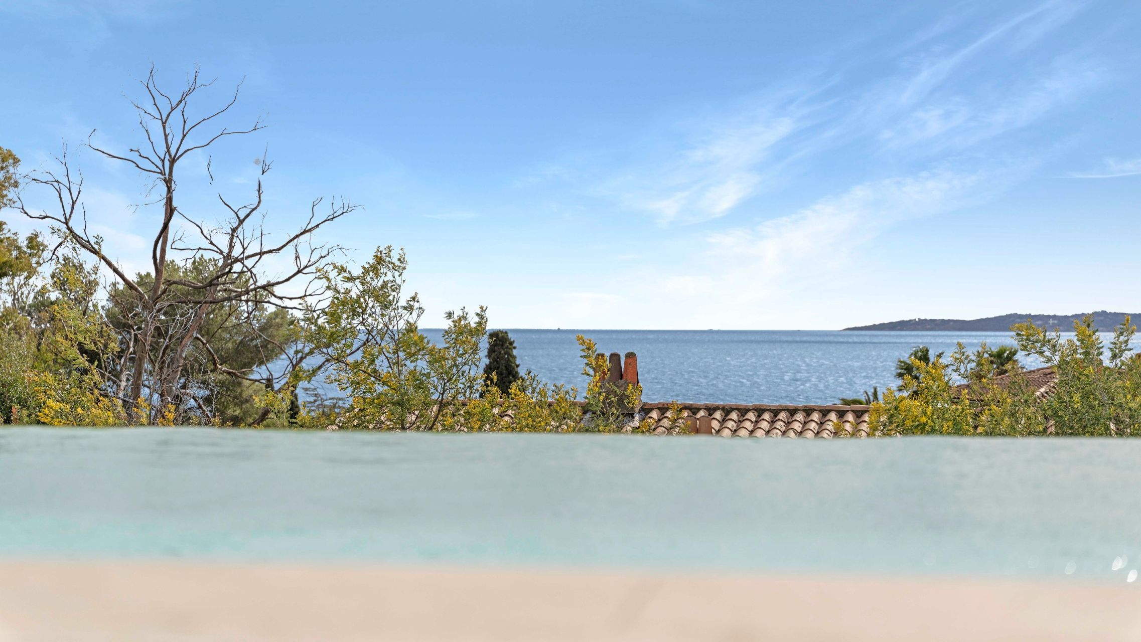 villa 10 Rooms for sale on LES ISSAMBRES (83380)