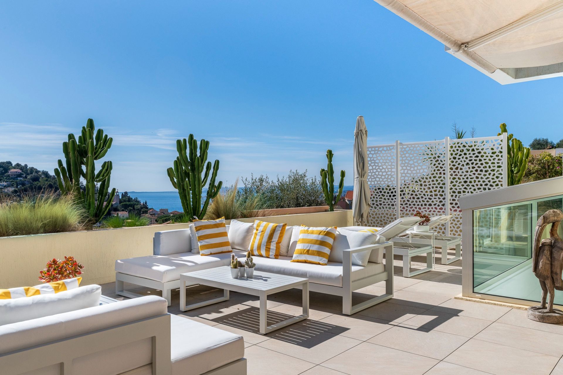 apartment 5 Rooms for sale on VILLEFRANCHE SUR MER (06230)