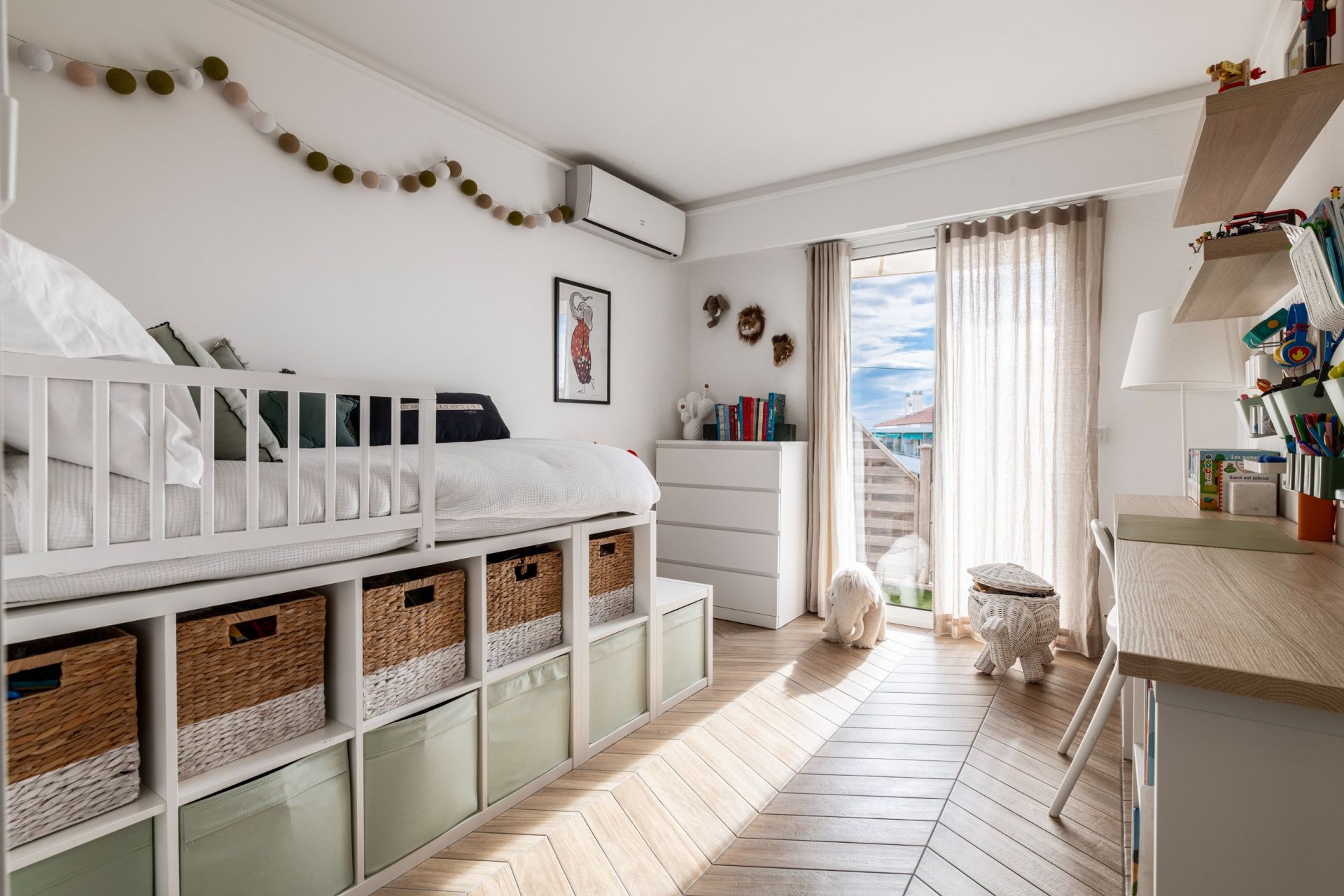 apartment 5 Rooms for sale on VILLEFRANCHE SUR MER (06230)