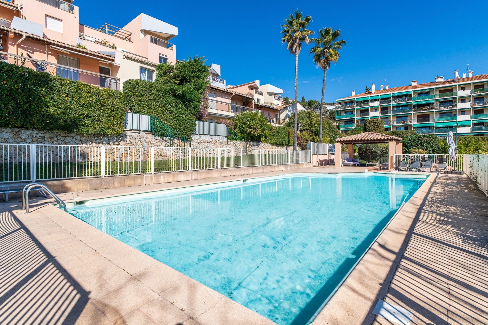 apartment 5 Rooms for sale on VILLEFRANCHE SUR MER (06230)