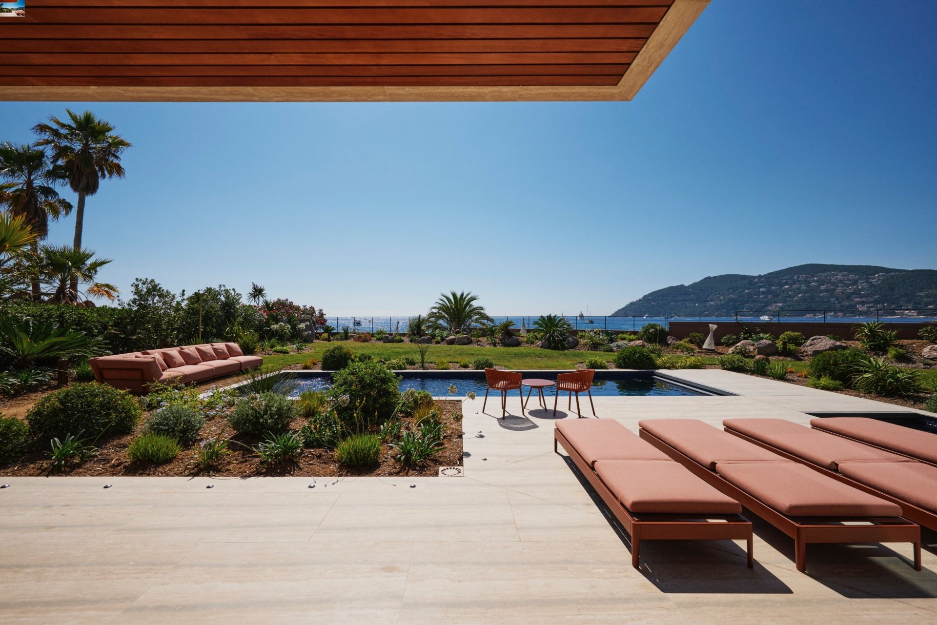 contemporary house 10 Rooms for sale on MANDELIEU LA NAPOULE (06210)