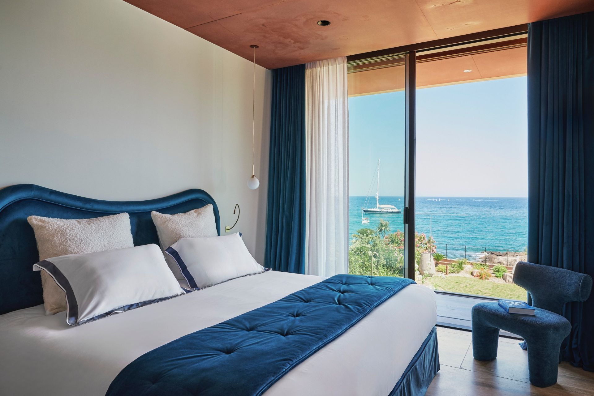 contemporary house 10 Rooms for sale on MANDELIEU LA NAPOULE (06210)