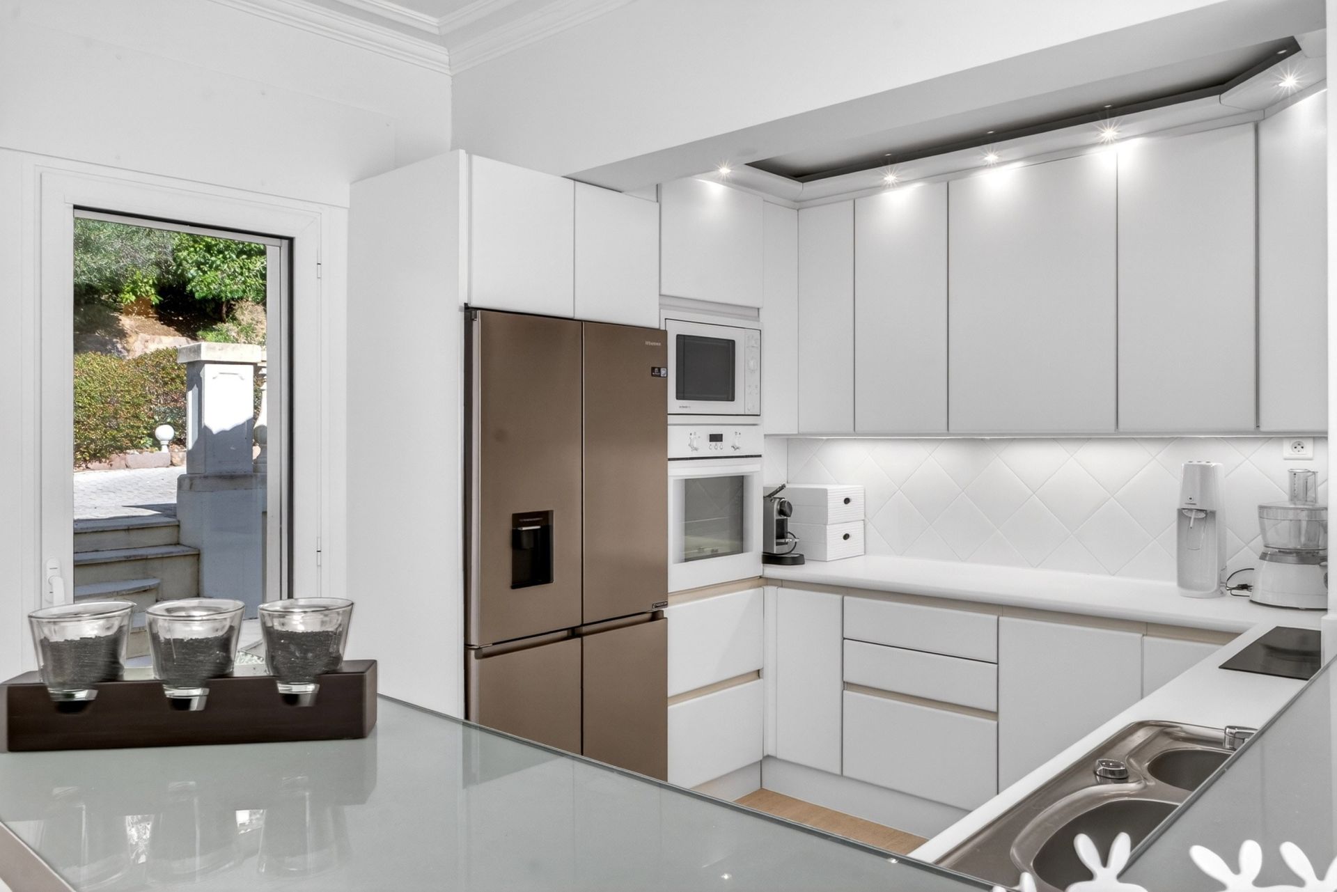 villa 7 Rooms for sale on ANTHEOR (83530)