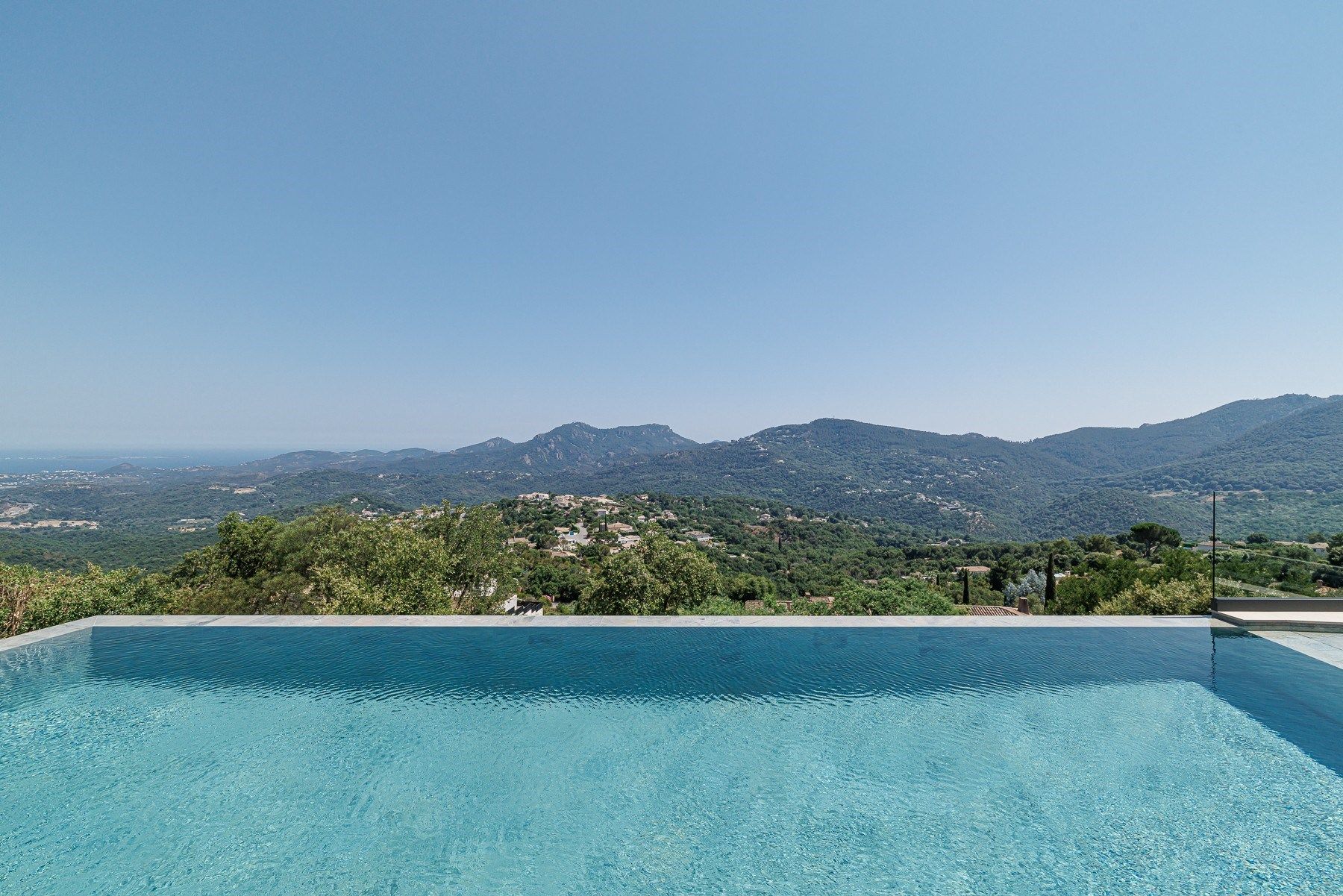 contemporary house 10 Rooms for sale on LES ADRETS DE L ESTEREL (83600)