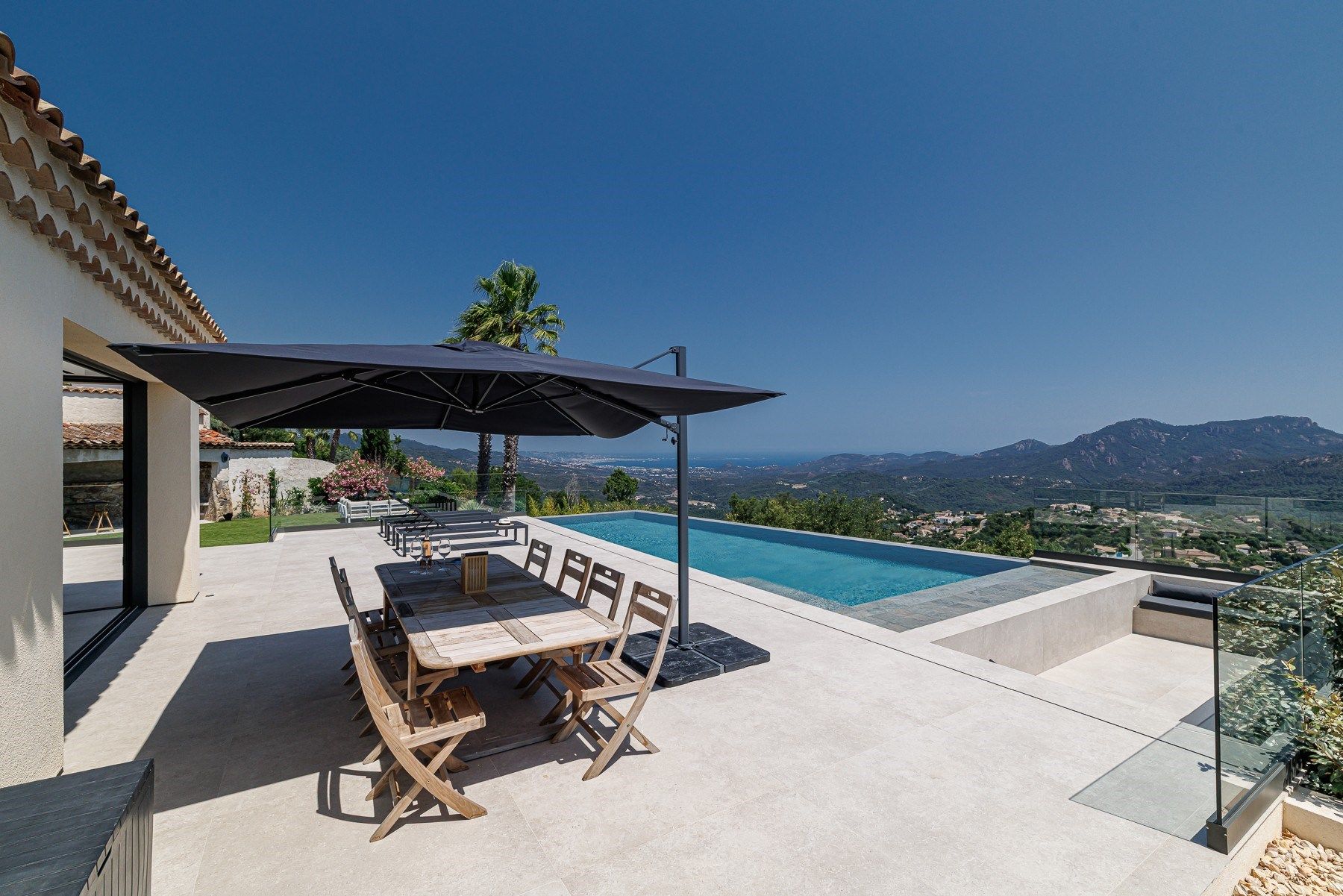 maison contemporaine 10 Pièces en vente sur MANDELIEU LA NAPOULE (06210)