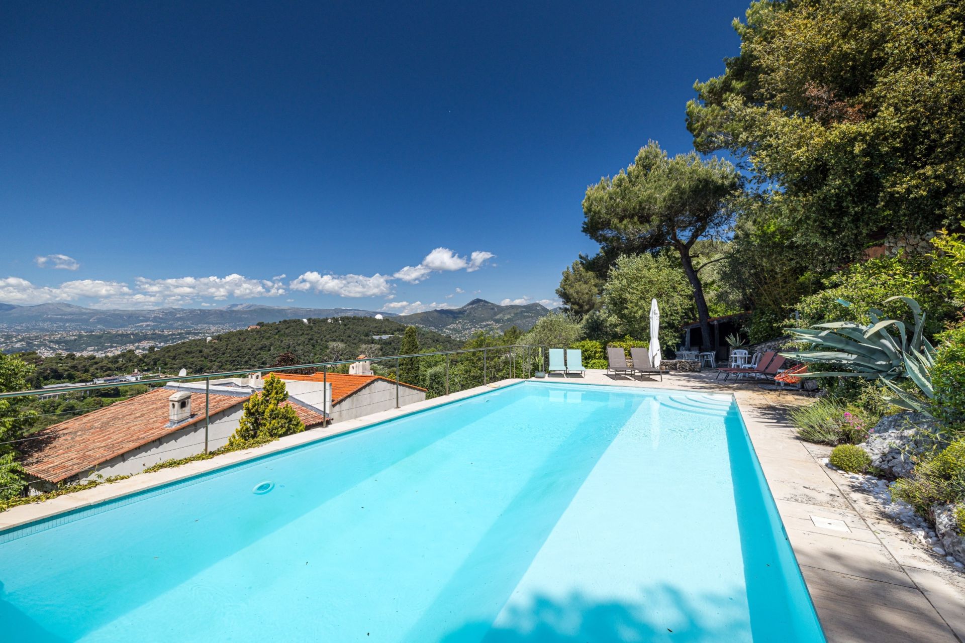 villa 8 Rooms for sale on NICE (06000)