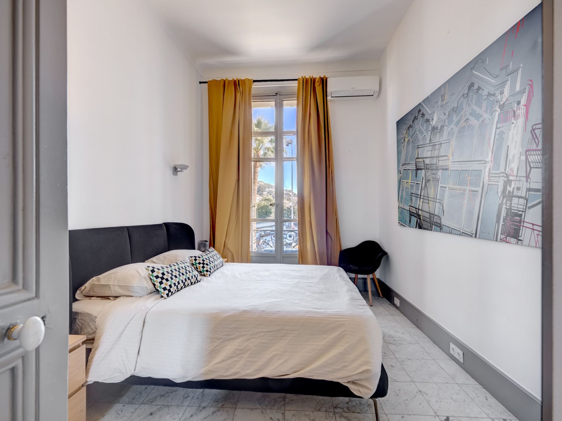 apartment 5 Rooms for sale on CANNES (06400)
