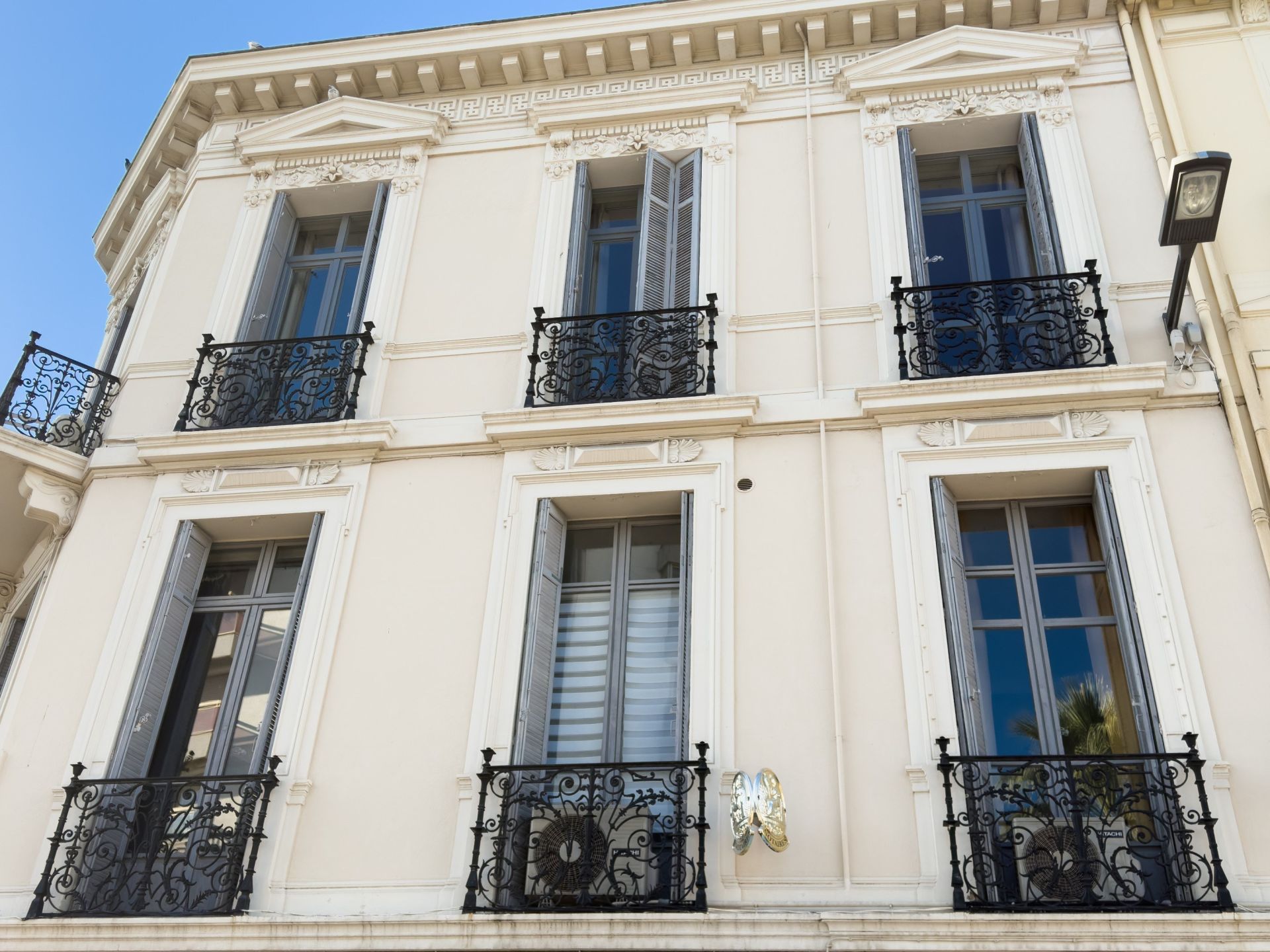 apartment 5 Rooms for sale on CANNES (06400)
