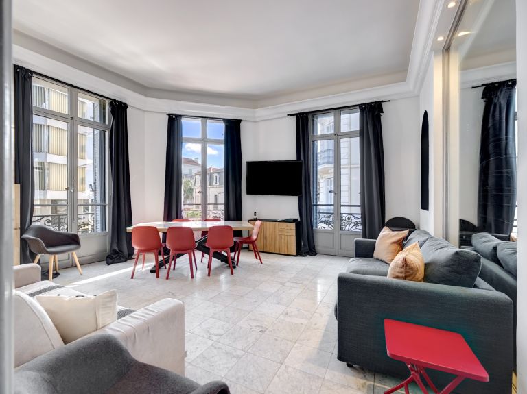 apartment 5 Rooms for sale on CANNES (06400)