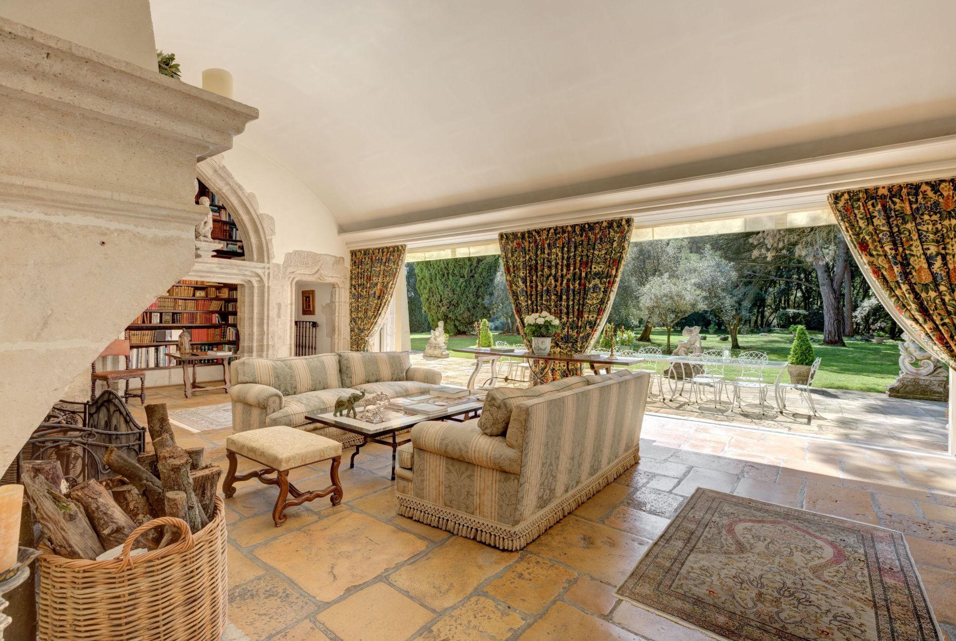 bastide 17 Pièces en vente sur AURIBEAU SUR SIAGNE (06810)