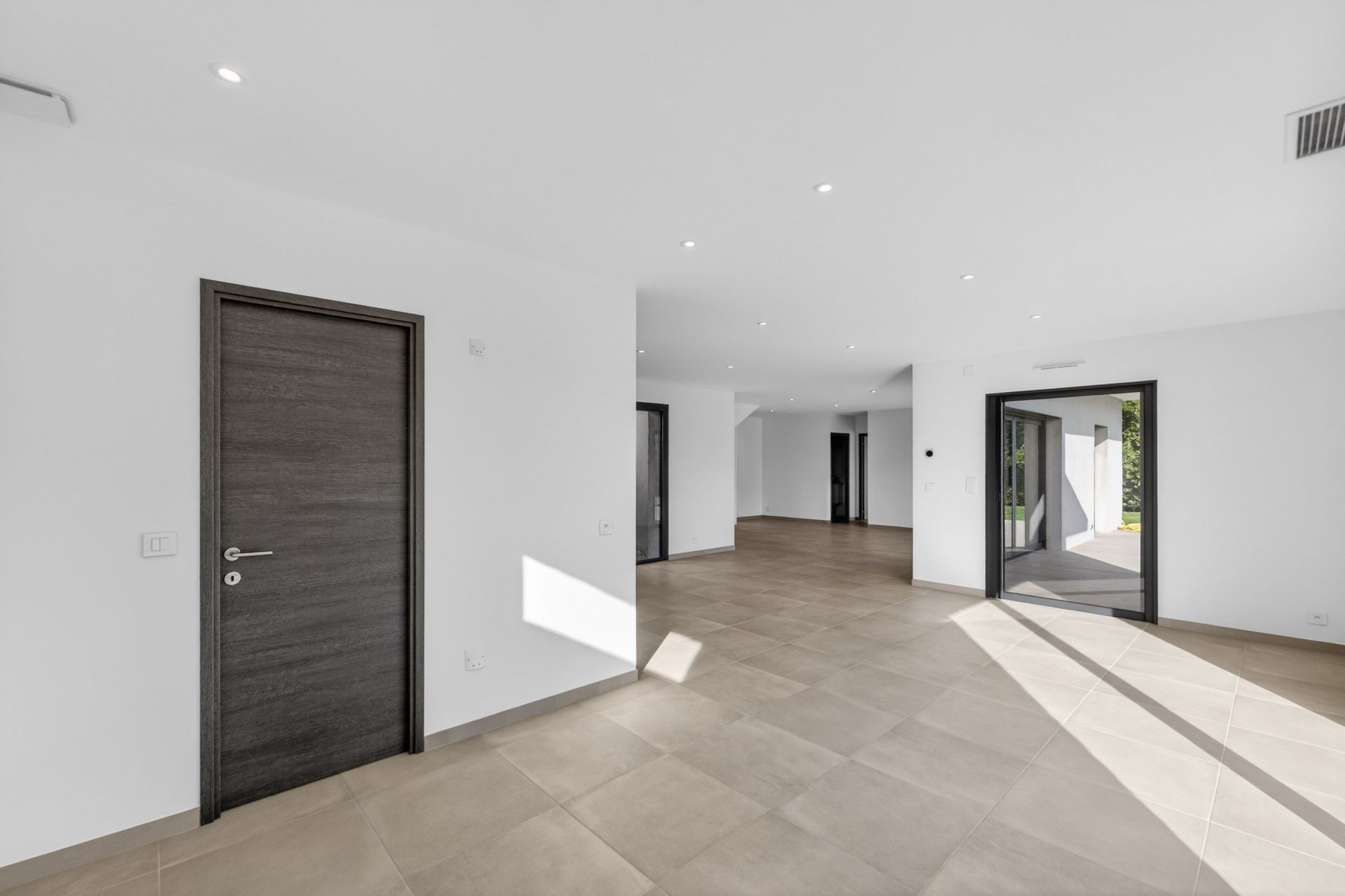 contemporary house 6 Rooms for sale on MOUGINS (06250)