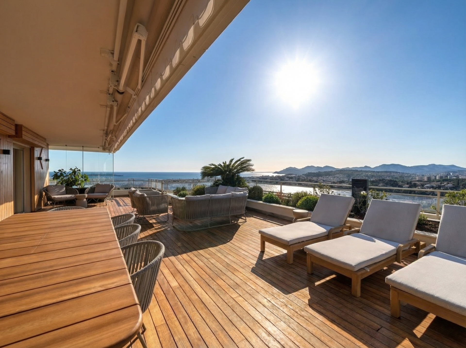 penthouse 6 Rooms for sale on LE CANNET (06110)