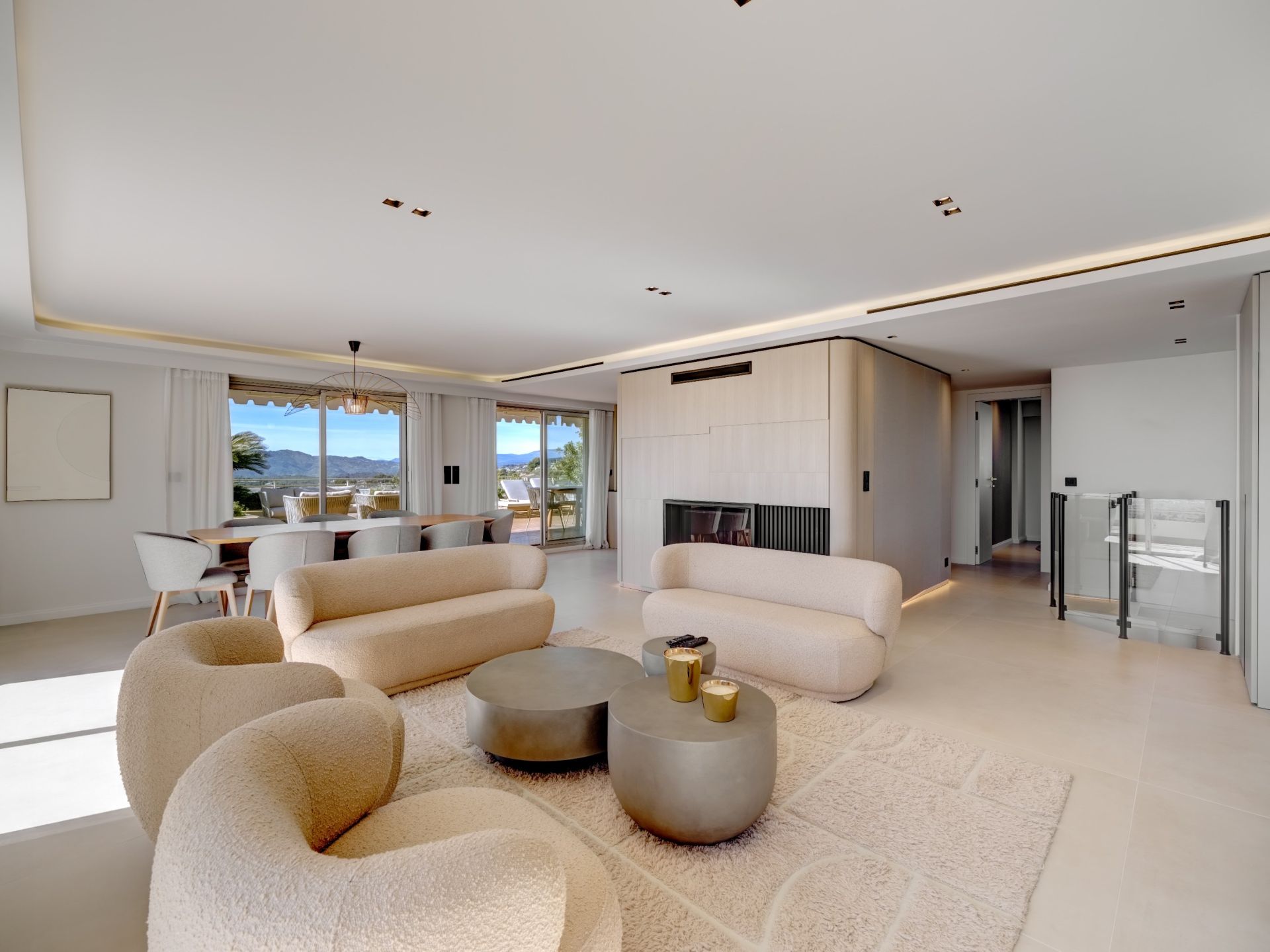 penthouse 6 Rooms for sale on LE CANNET (06110)