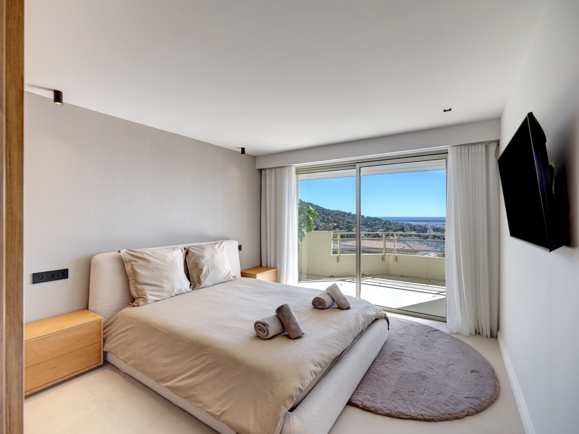 penthouse 6 Rooms for sale on LE CANNET (06110)