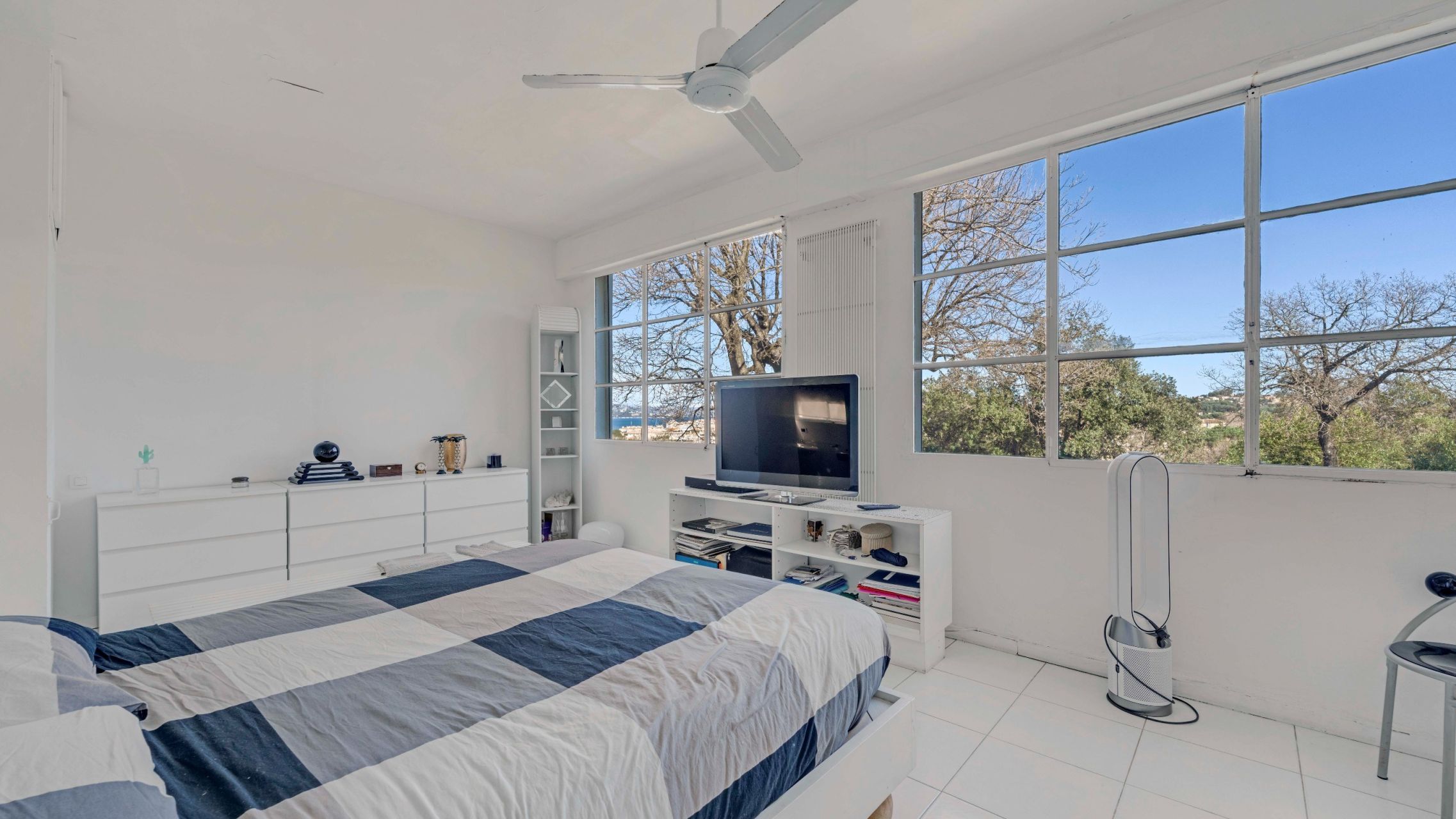 apartment 2 Rooms for sale on ST TROPEZ (83990)