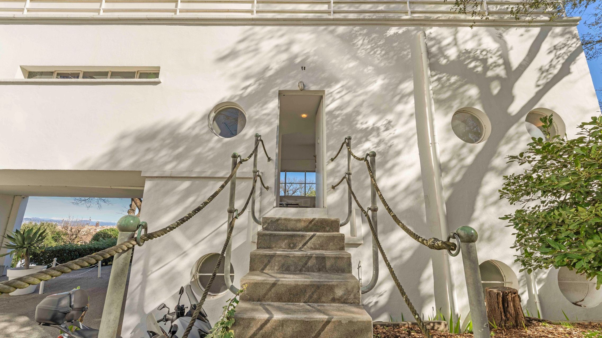 apartment 2 Rooms for sale on ST TROPEZ (83990)