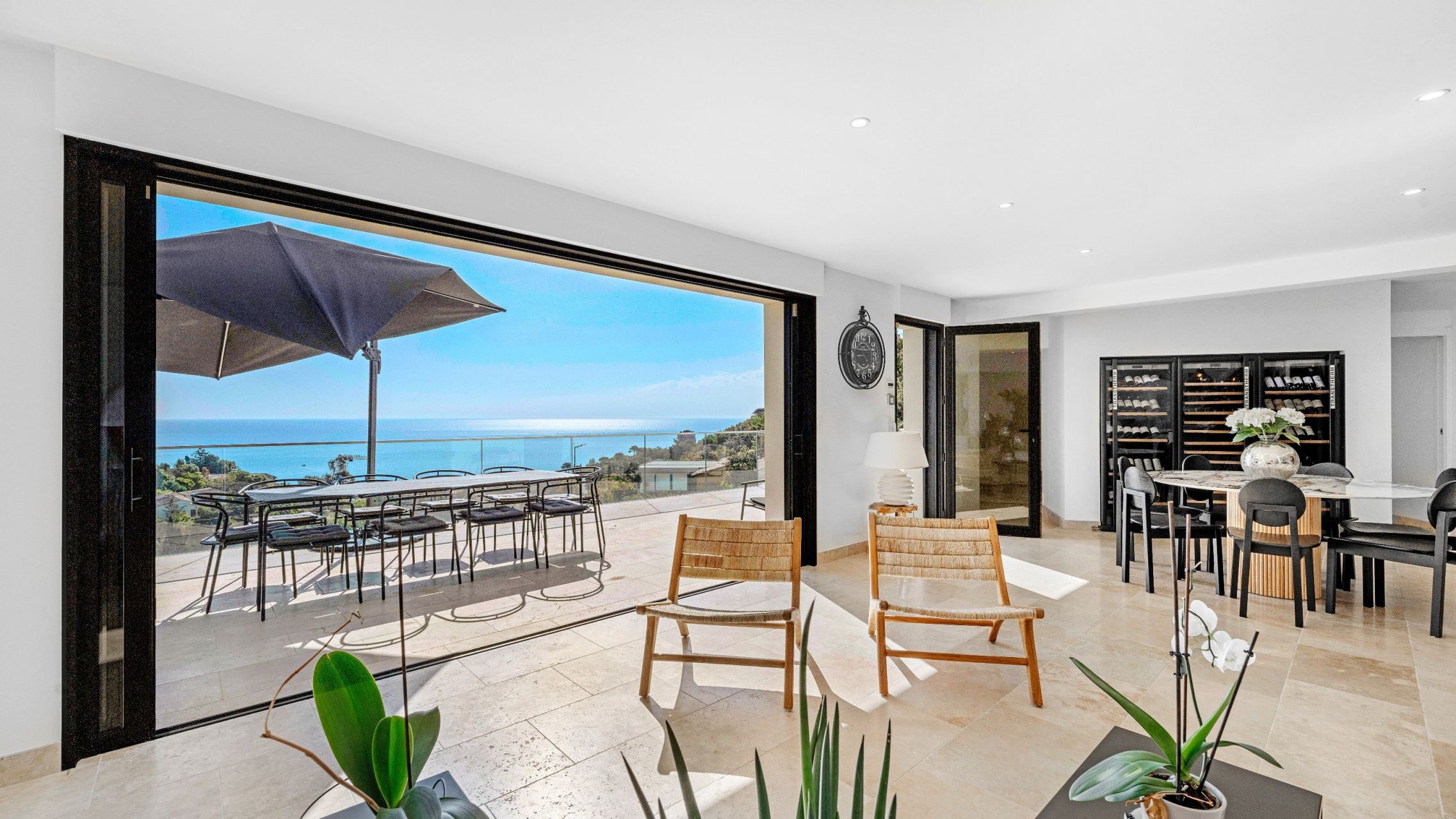 villa 8 Rooms for sale on LES ISSAMBRES (83380)