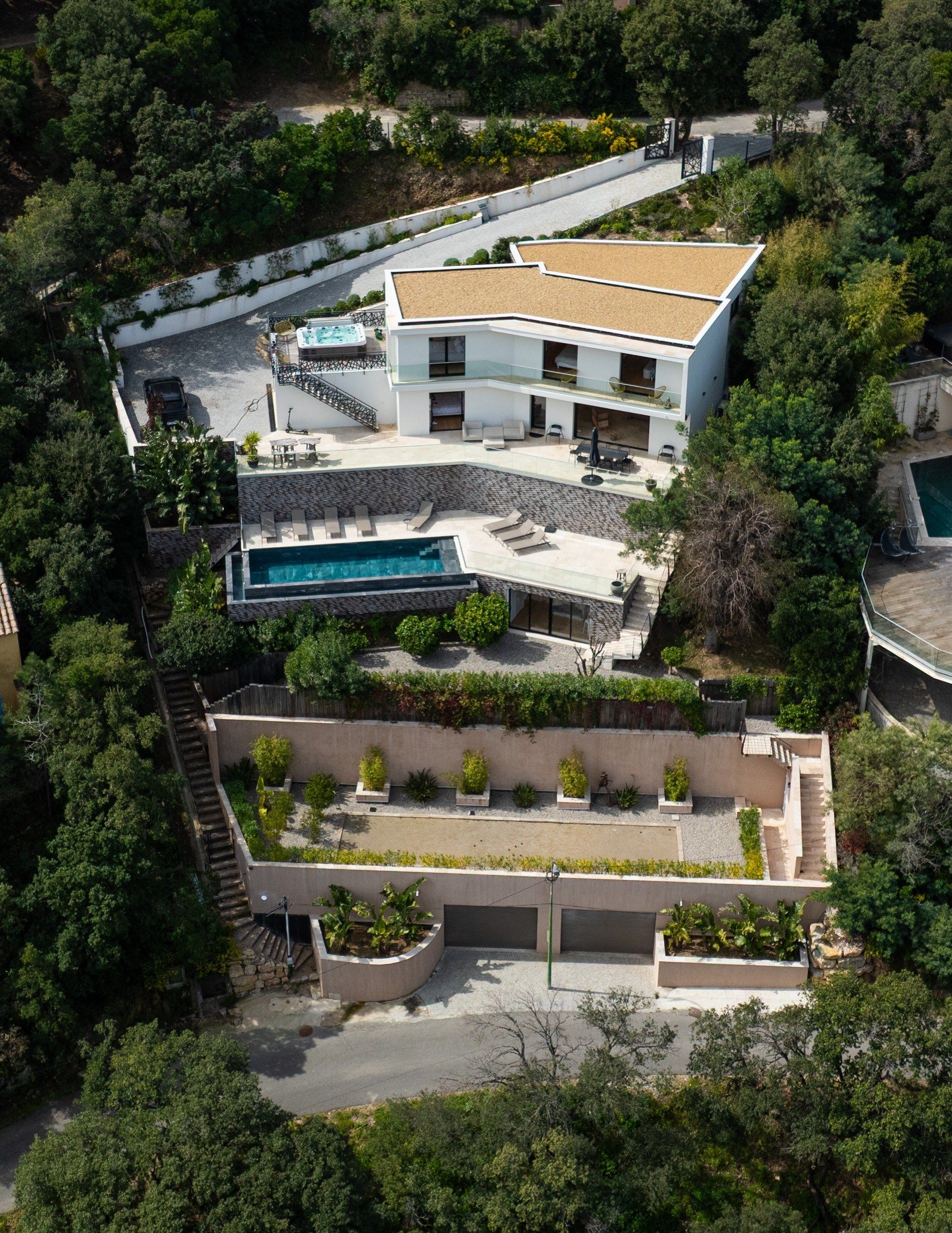 villa 8 Pièces en vente sur LES ISSAMBRES (83380)