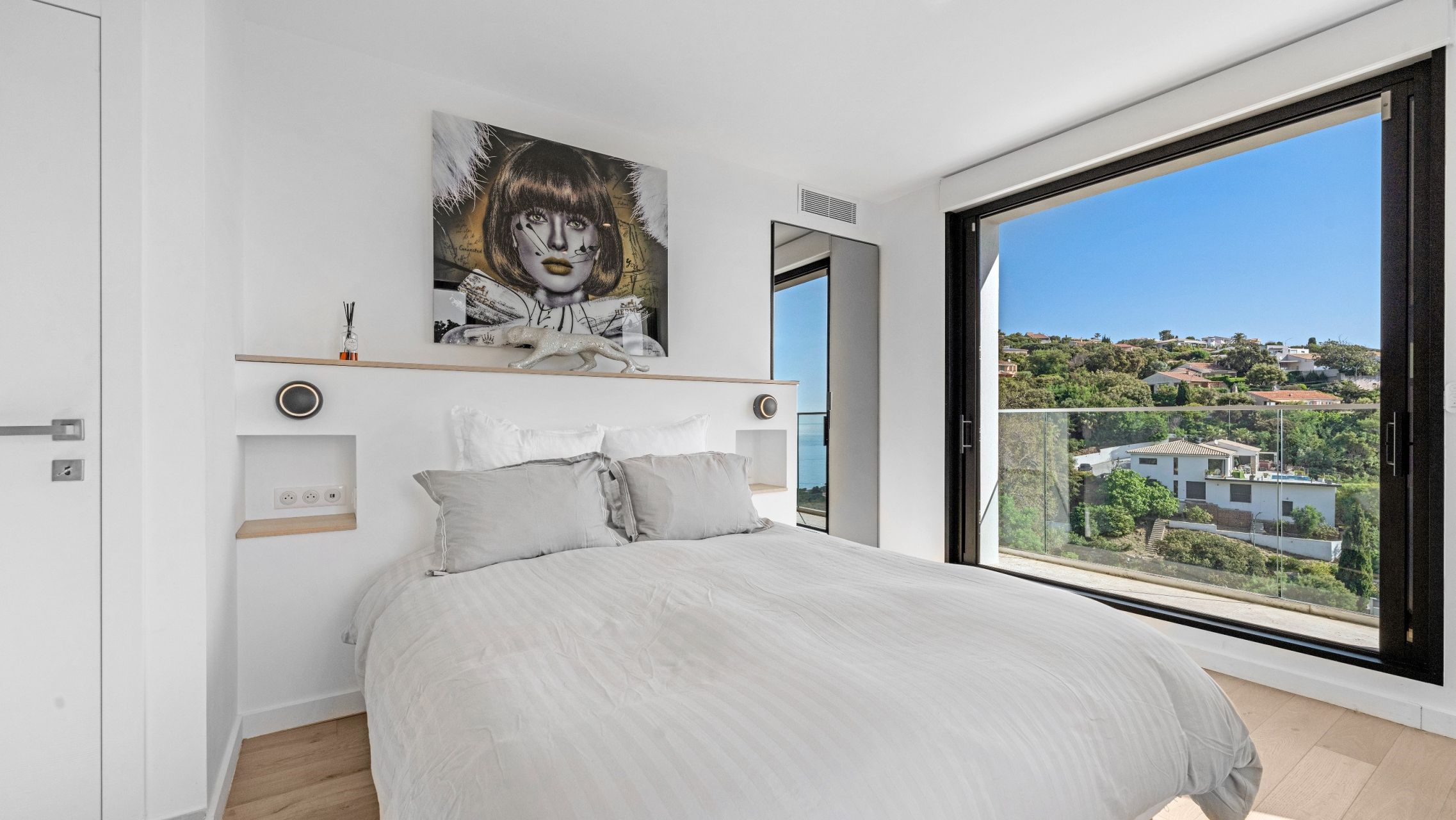 villa 8 Pièces en vente sur LES ISSAMBRES (83380)