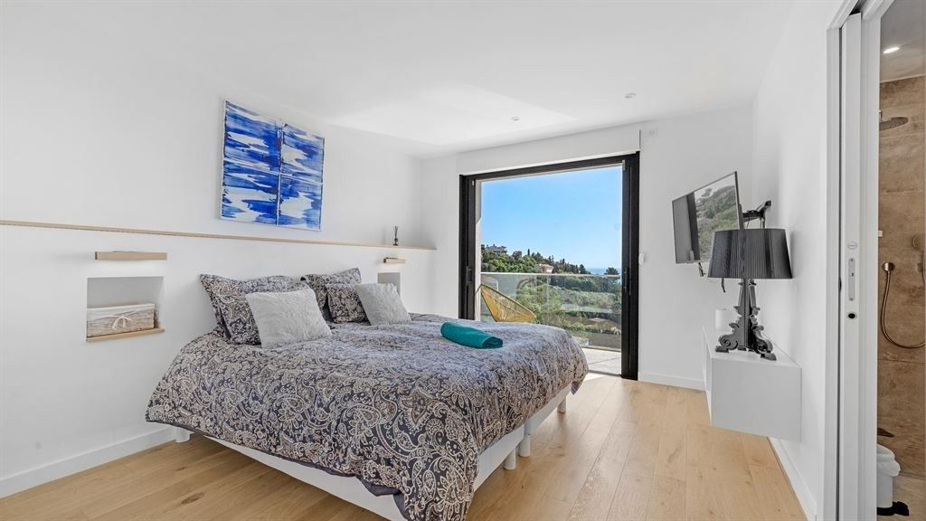 villa 8 Pièces en vente sur LES ISSAMBRES (83380)