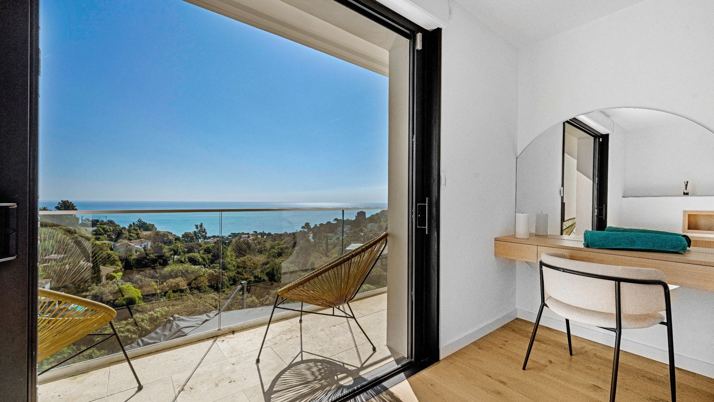 villa 8 Pièces en vente sur LES ISSAMBRES (83380)