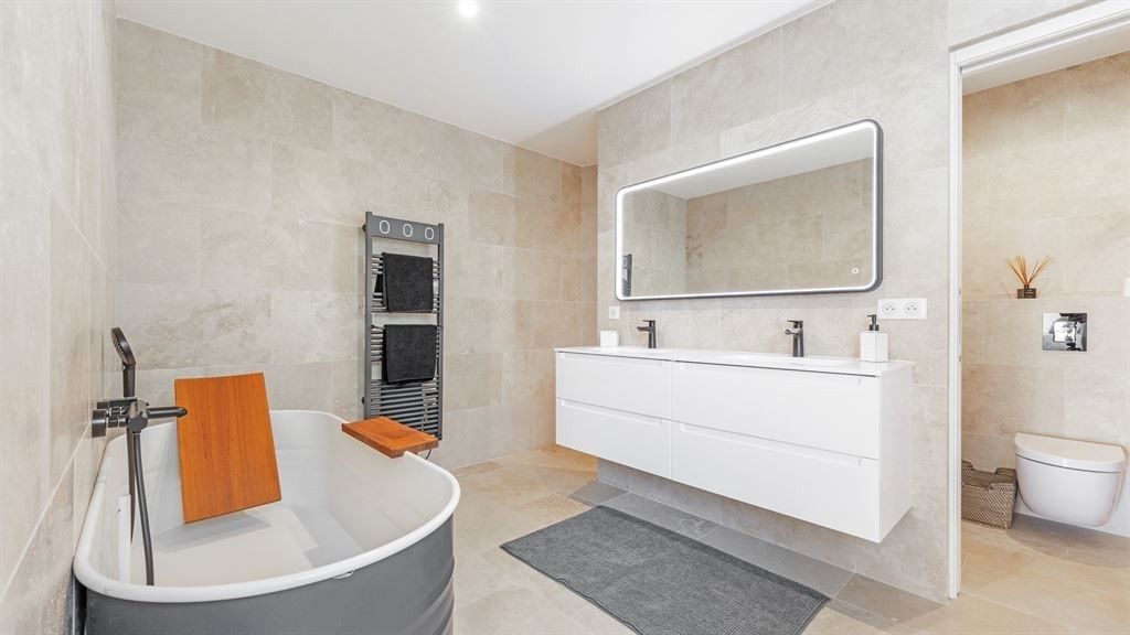 villa 8 Pièces en vente sur LES ISSAMBRES (83380)