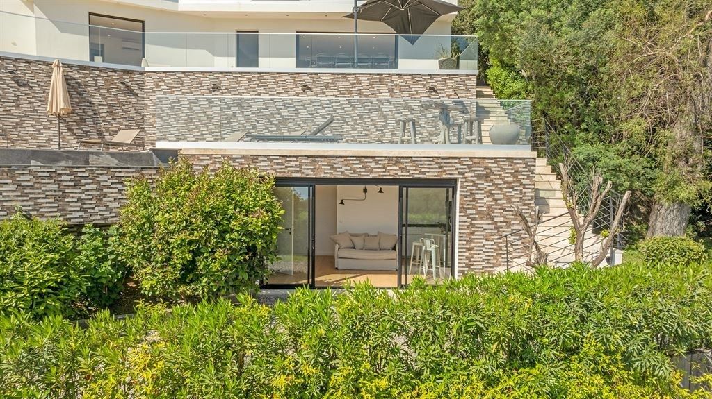 villa 8 Pièces en vente sur LES ISSAMBRES (83380)