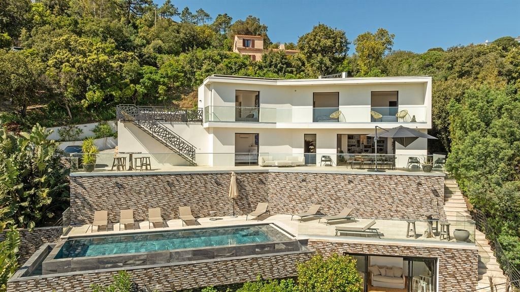 villa 8 Pièces en vente sur LES ISSAMBRES (83380)