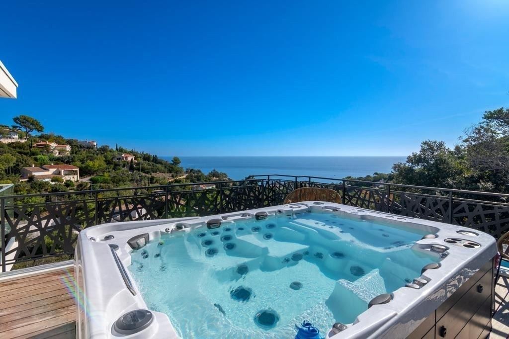 villa 8 Pièces en vente sur LES ISSAMBRES (83380)