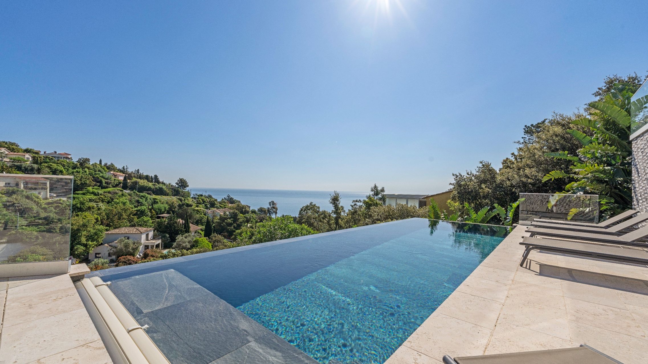 villa 8 Pièces en vente sur LES ISSAMBRES (83380)