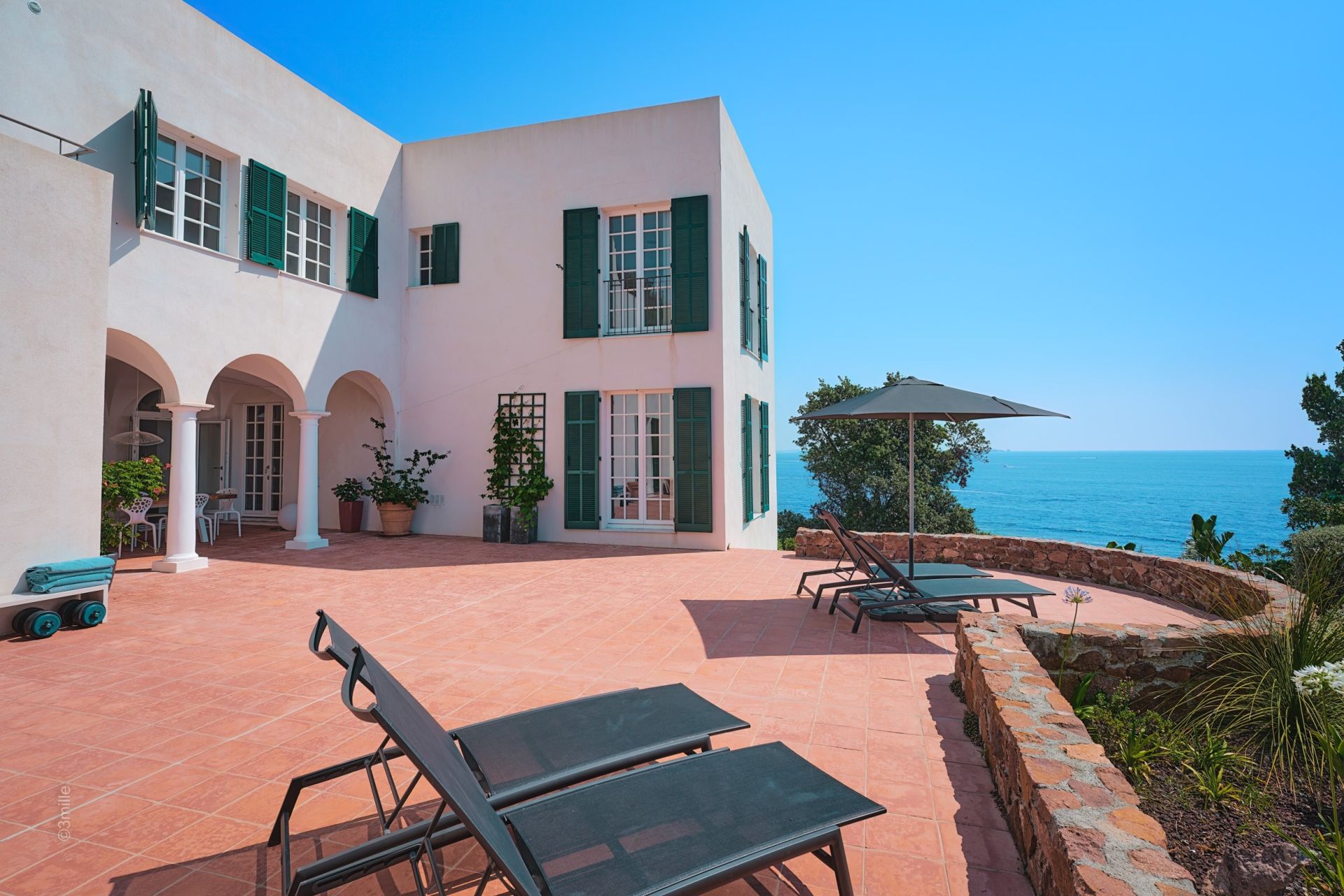 villa 9 Pièces en vente sur THEOULE SUR MER (06590)