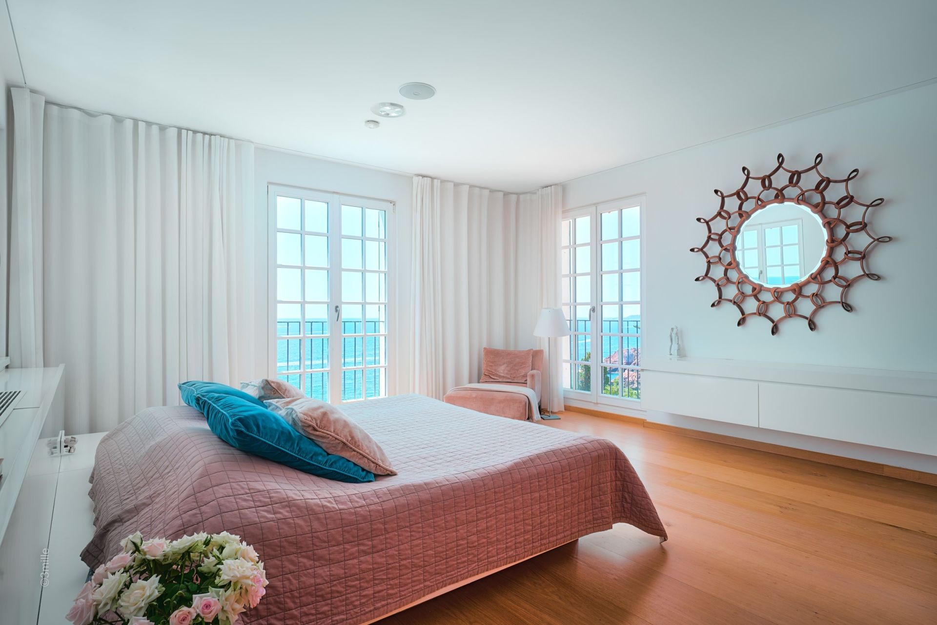 villa 9 Rooms for sale on THEOULE SUR MER (06590)