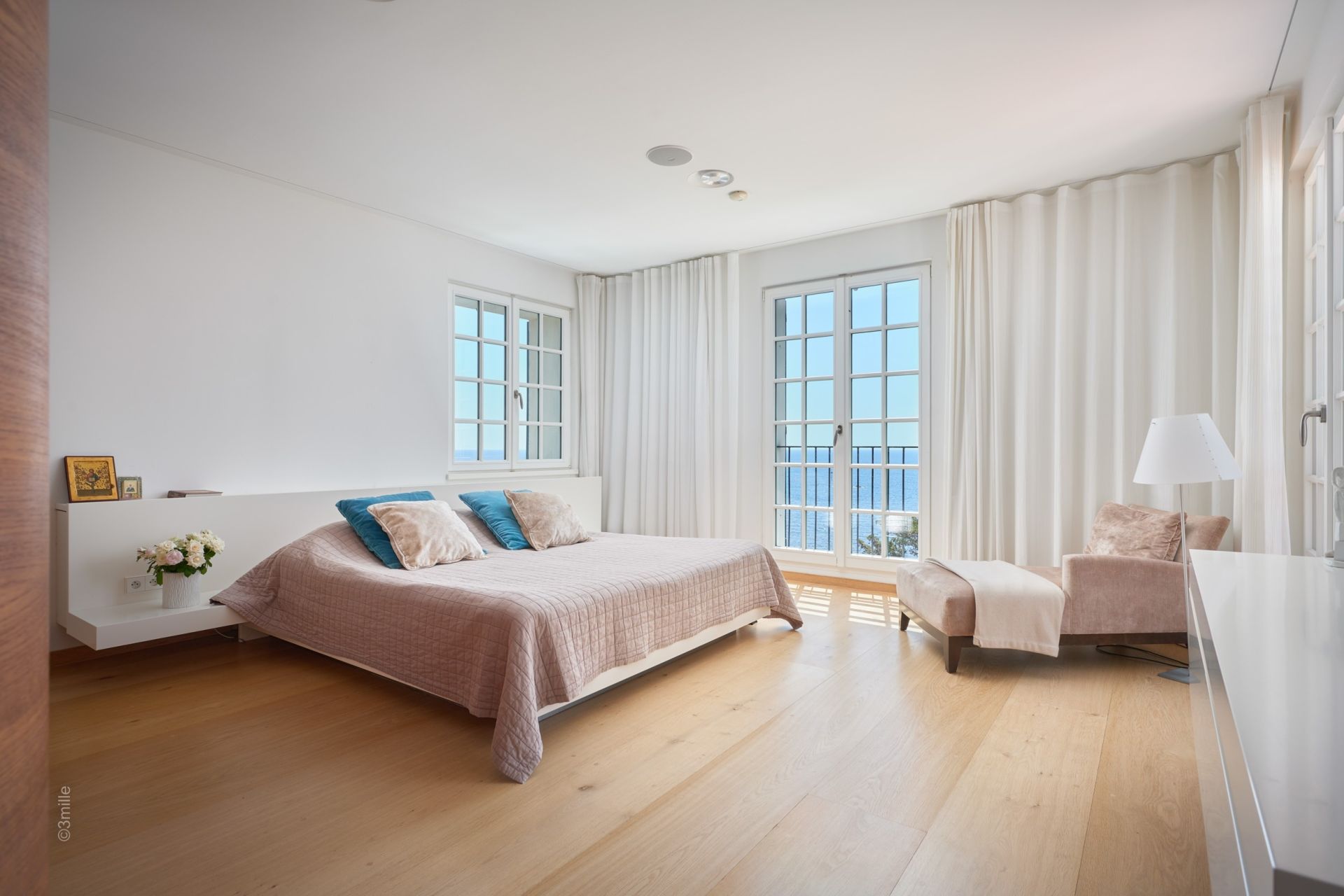 villa 9 Rooms for sale on THEOULE SUR MER (06590)
