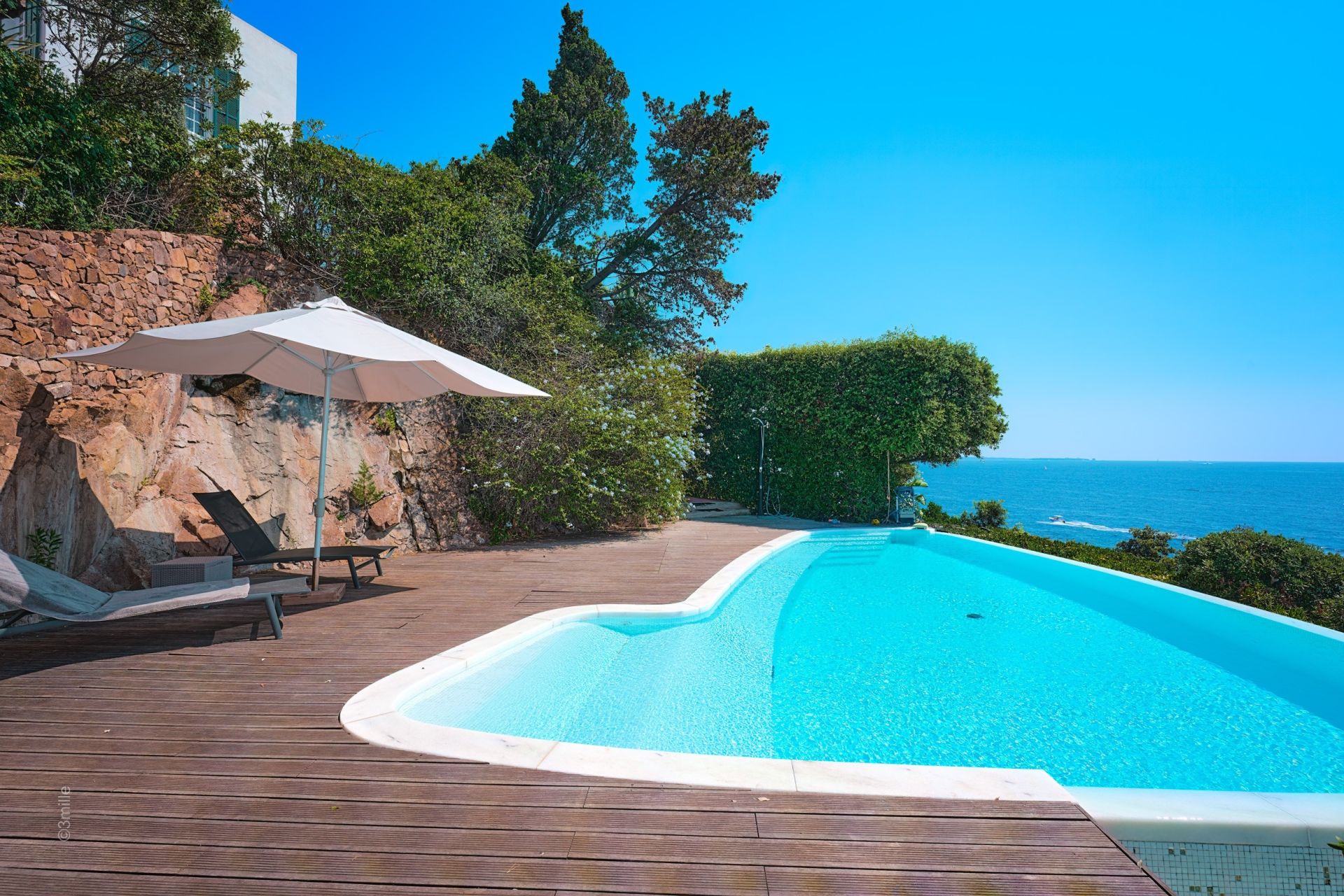 villa 9 Pièces en vente sur THEOULE SUR MER (06590)