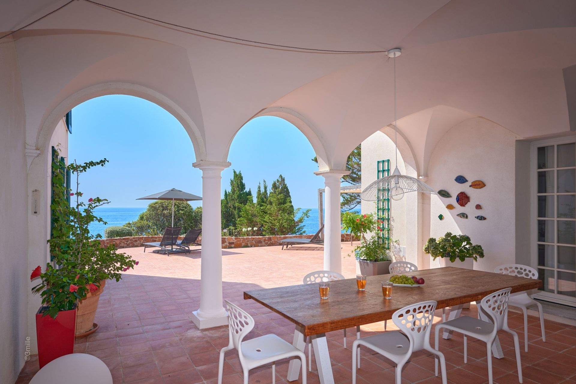 villa 9 Rooms for sale on THEOULE SUR MER (06590)