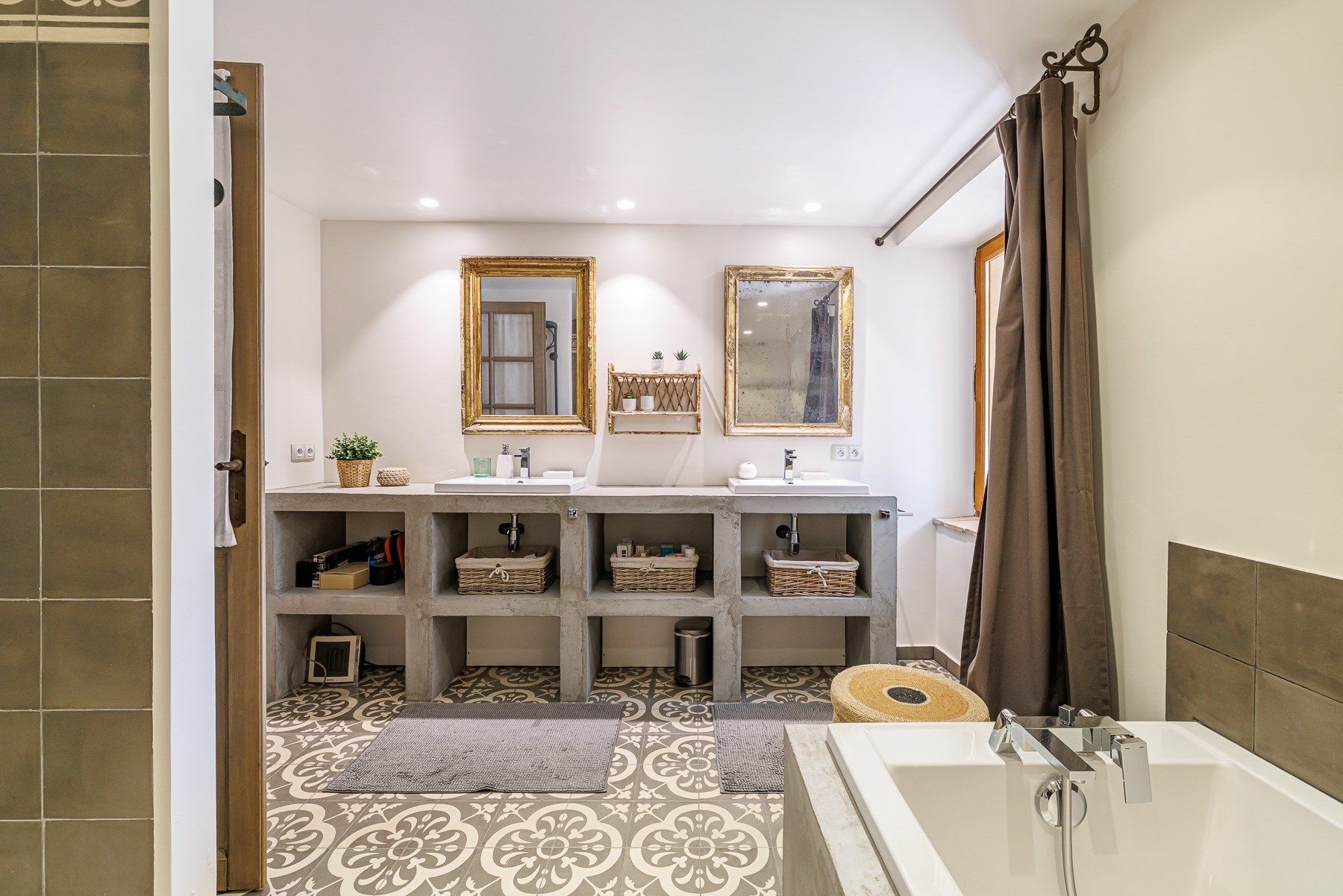 bastide 5 Rooms for sale on NICE (06000)