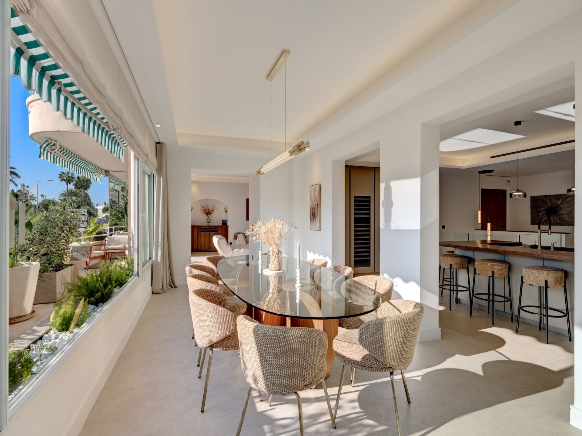apartment 7 Rooms for sale on CANNES (06400)