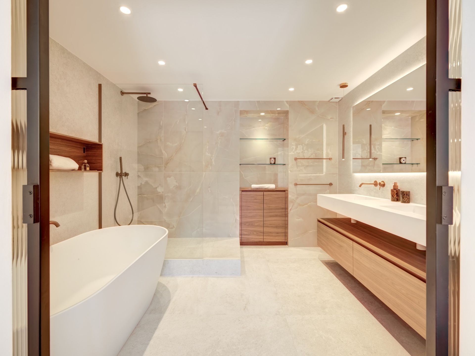 apartment 7 Rooms for sale on CANNES (06400)