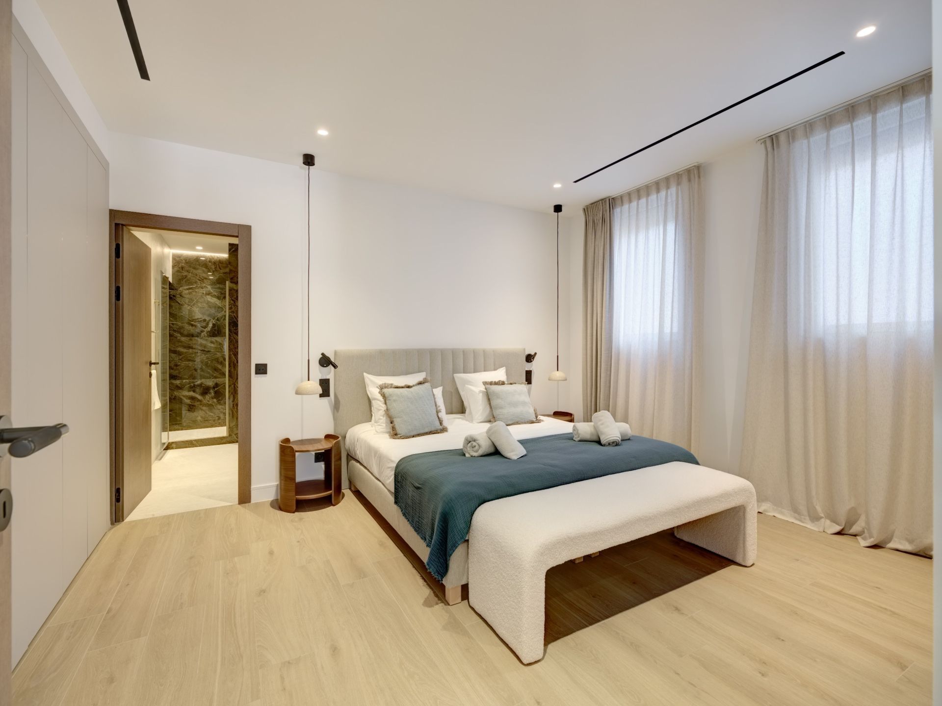 apartment 7 Rooms for sale on CANNES (06400)