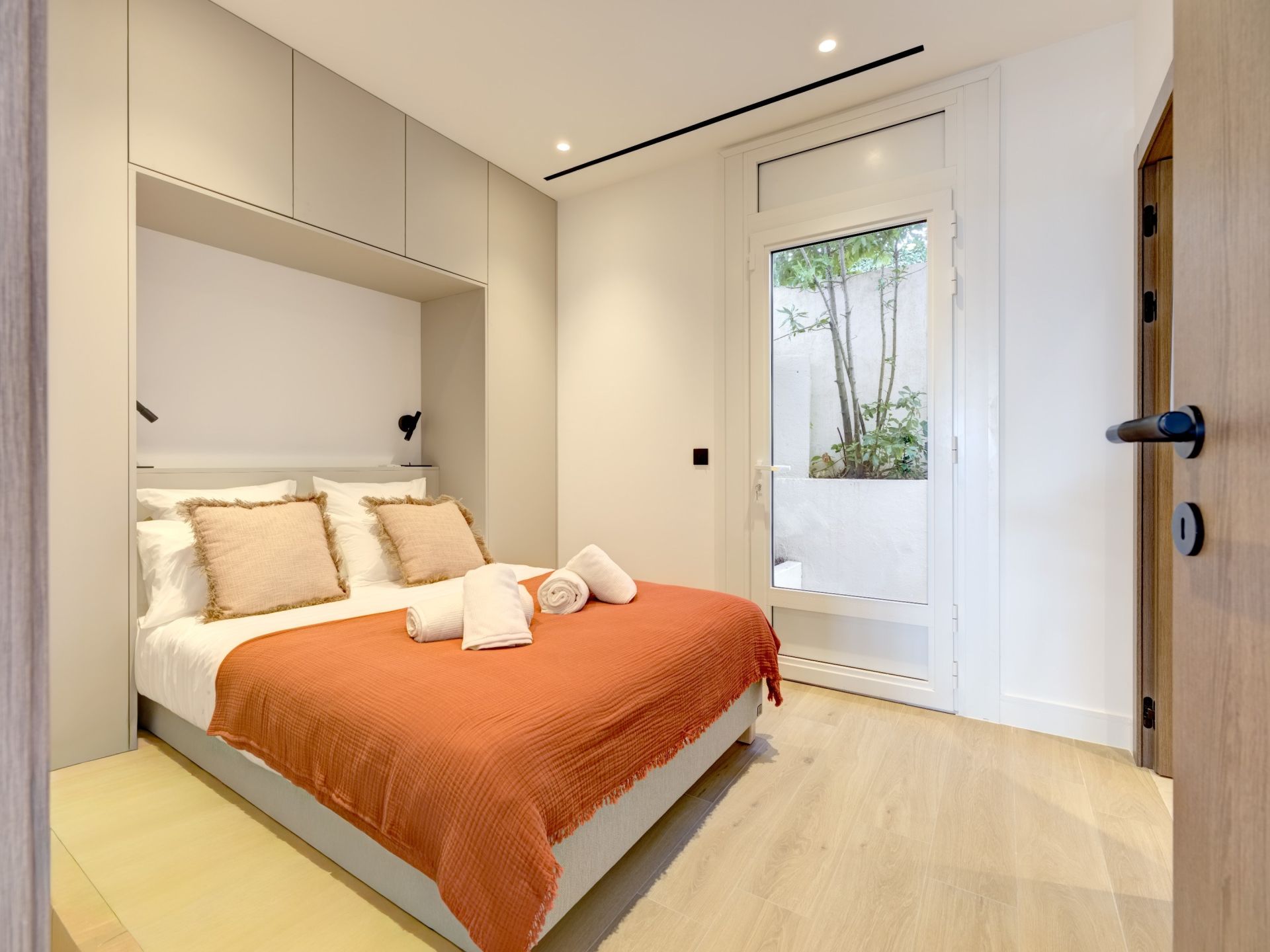 apartment 7 Rooms for sale on CANNES (06400)