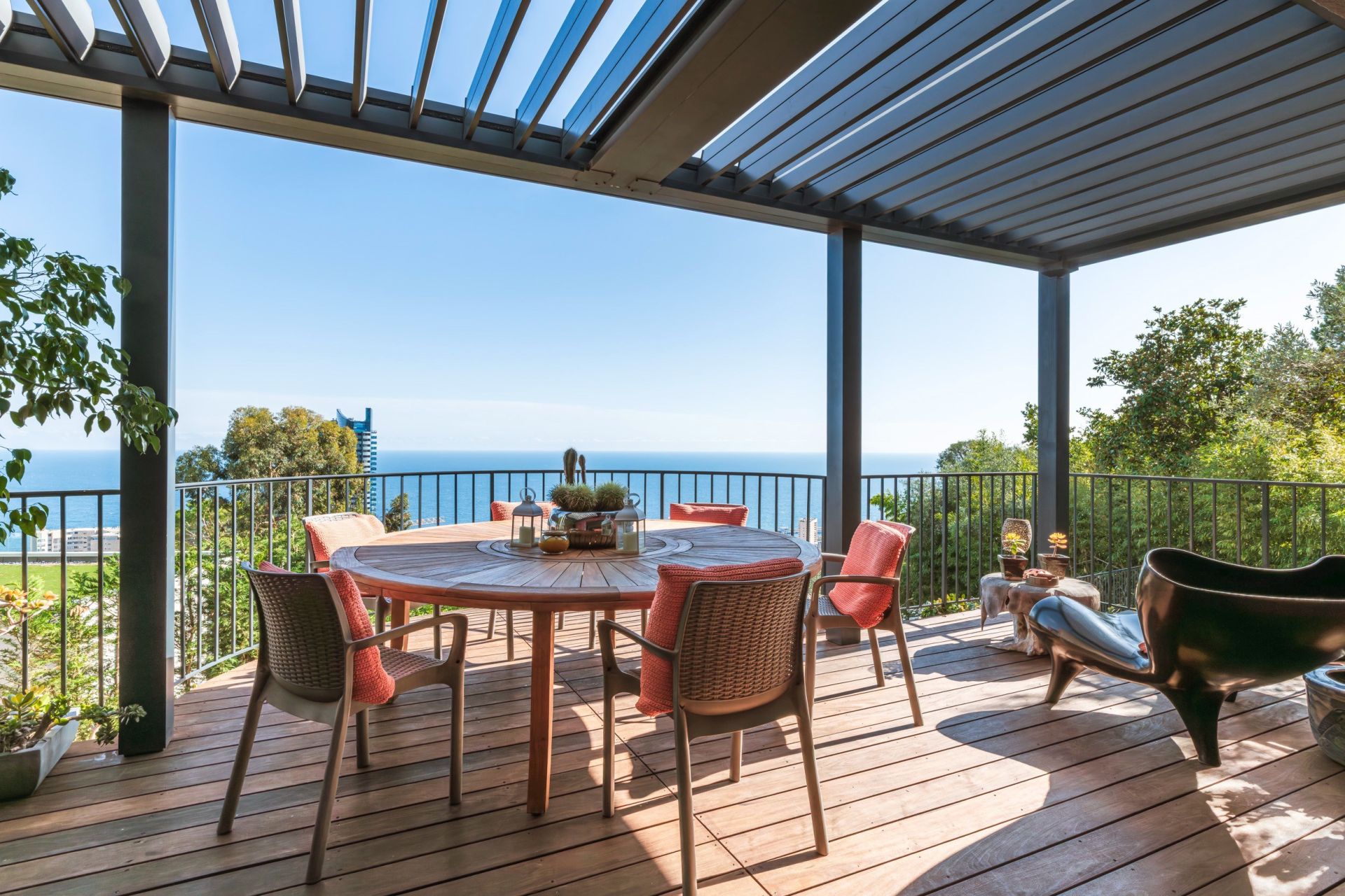 villa 6 Rooms for sale on BEAUSOLEIL (06240)