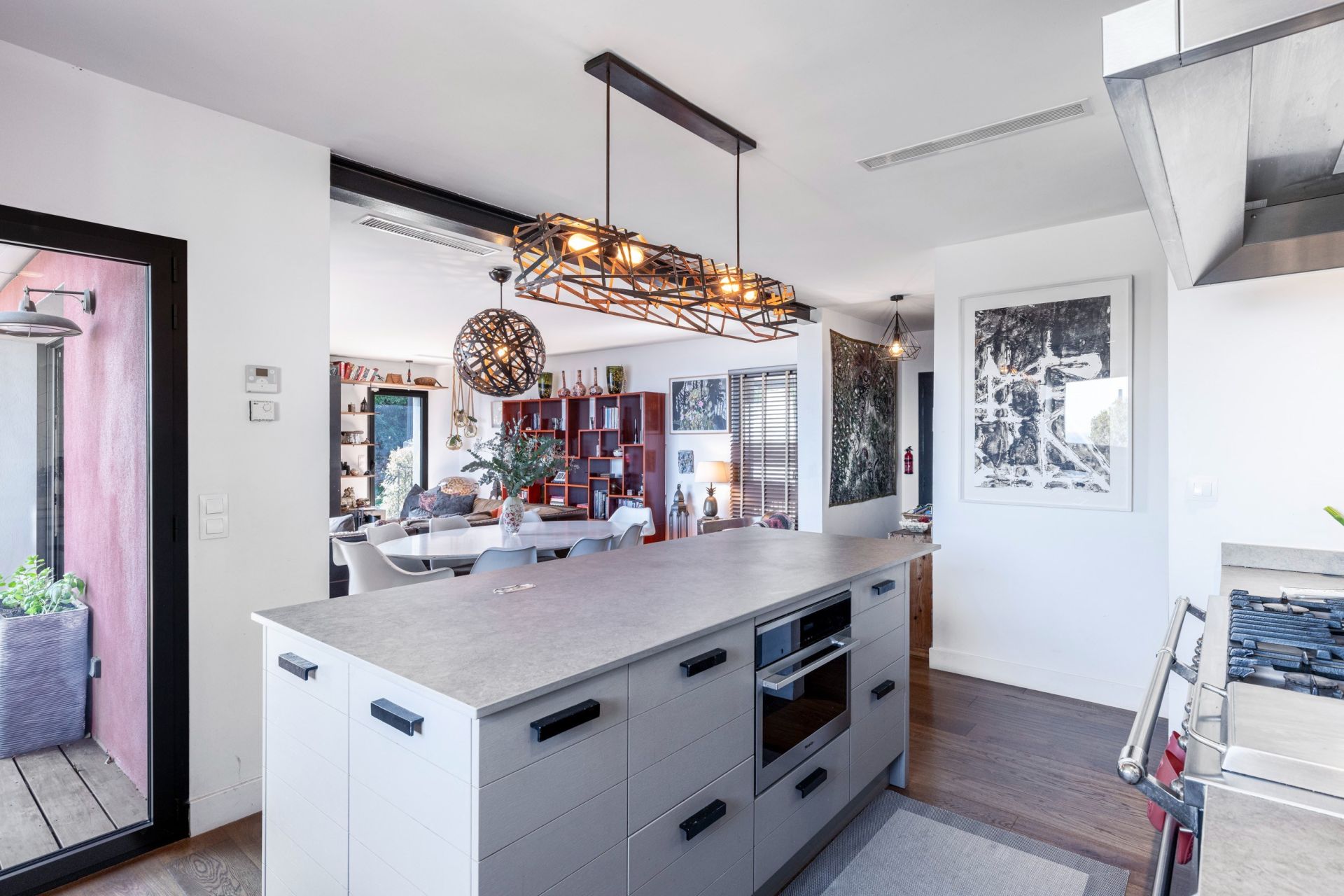 villa 6 Rooms for sale on BEAUSOLEIL (06240)