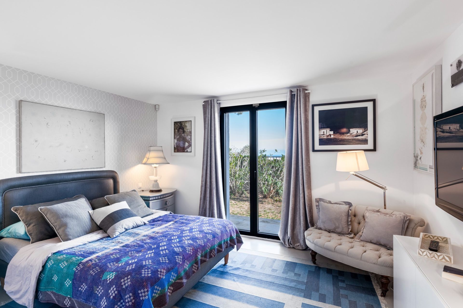 villa 6 Rooms for sale on BEAUSOLEIL (06240)