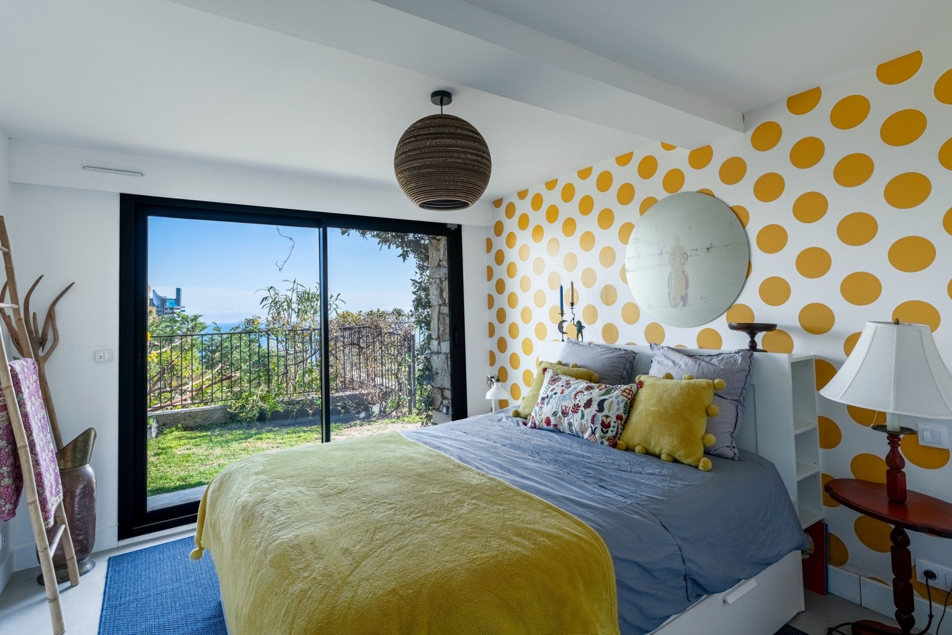 villa 6 Rooms for sale on BEAUSOLEIL (06240)