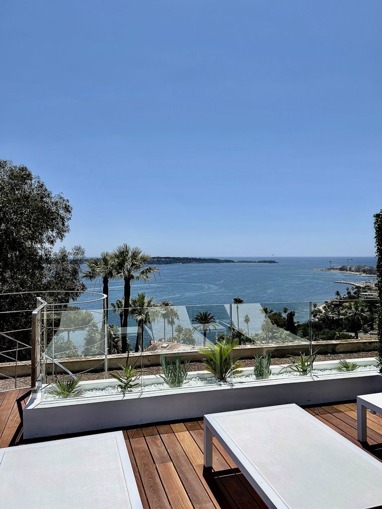 penthouse 4 Rooms for sale on CANNES (06400)