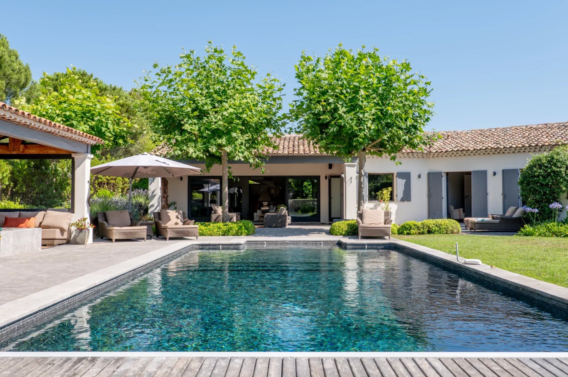 villa 8 Rooms for sale on MOUGINS (06250)