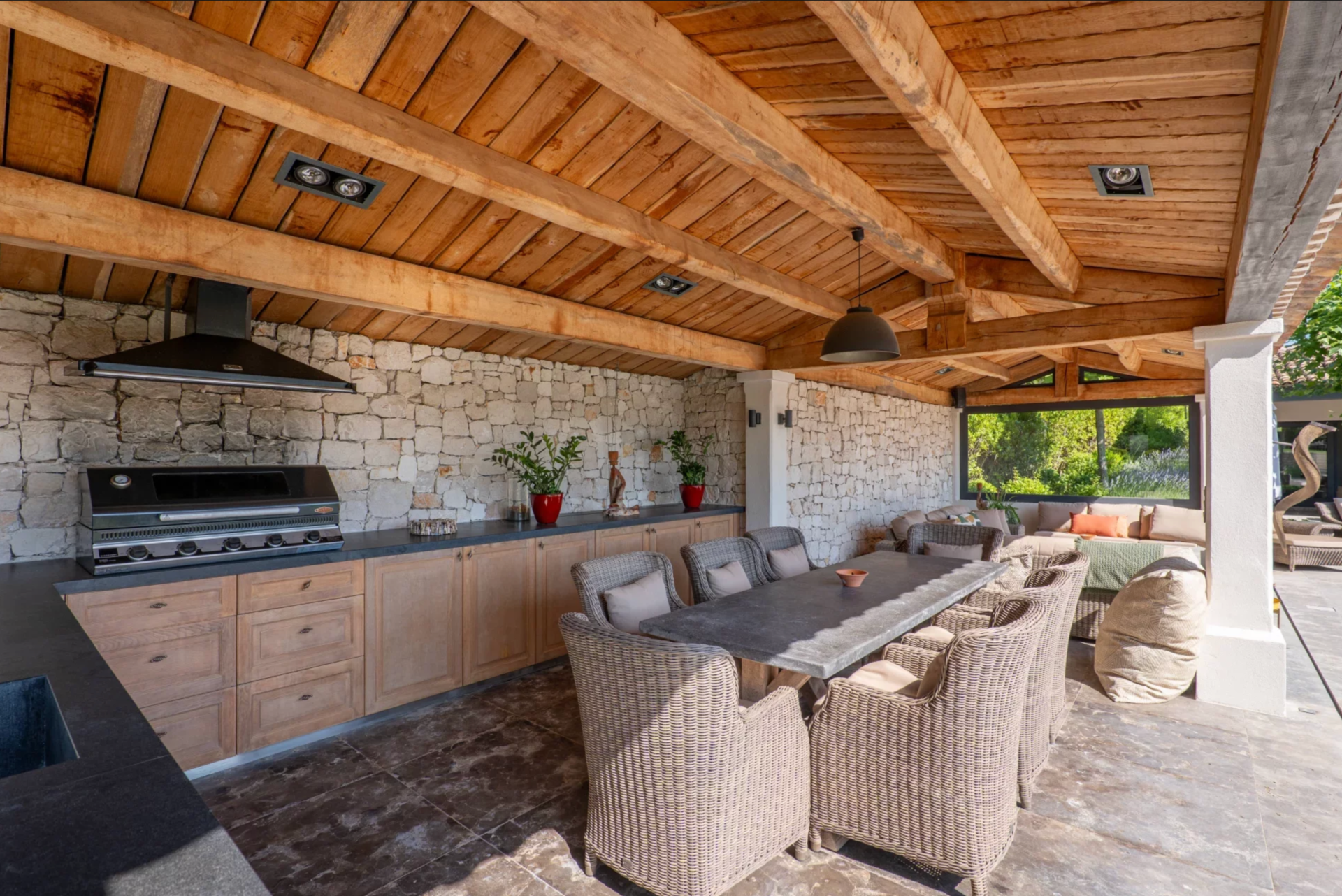 villa 8 Rooms for sale on MOUGINS (06250)